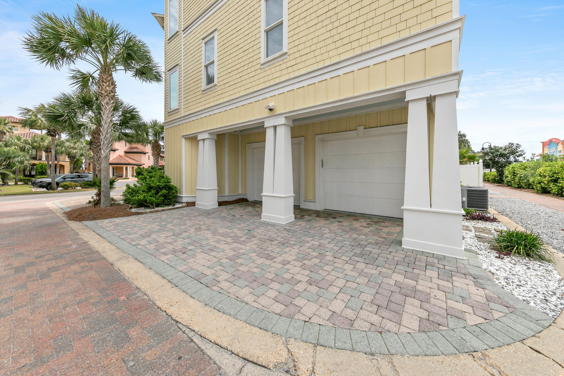 EMERALD WATERS VILLAGE - Residential