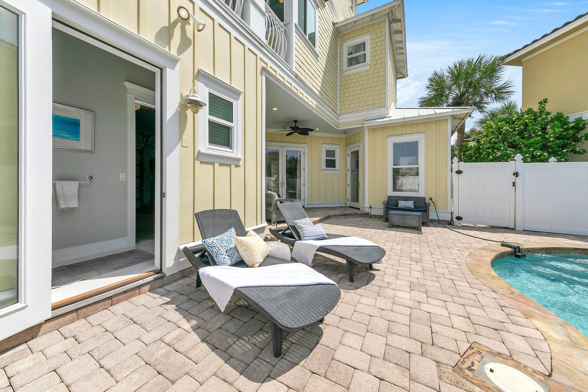 EMERALD WATERS VILLAGE - Residential