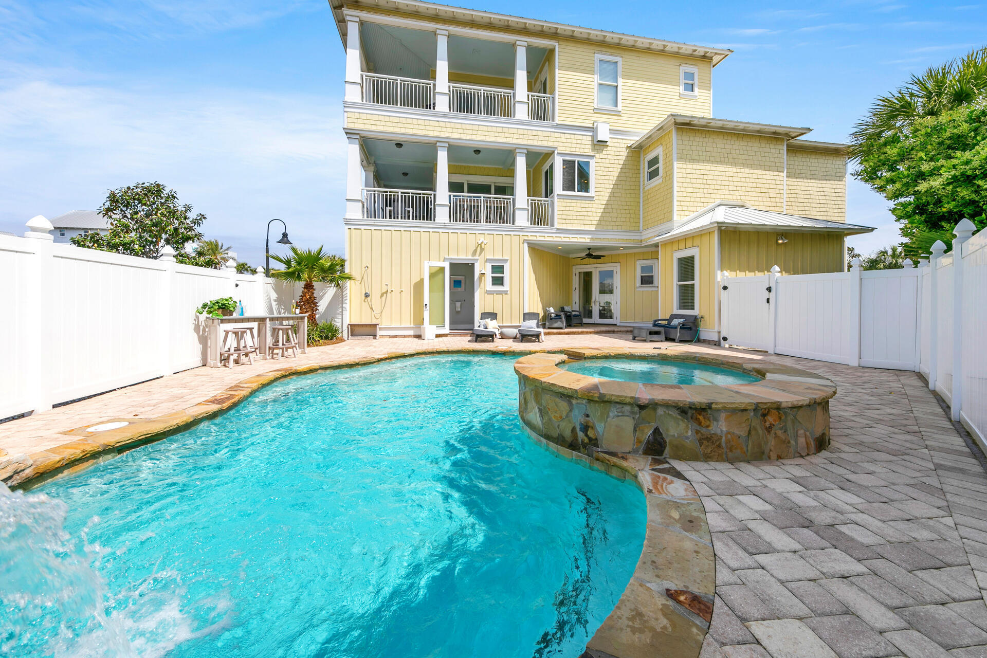 EMERALD WATERS VILLAGE - Residential
