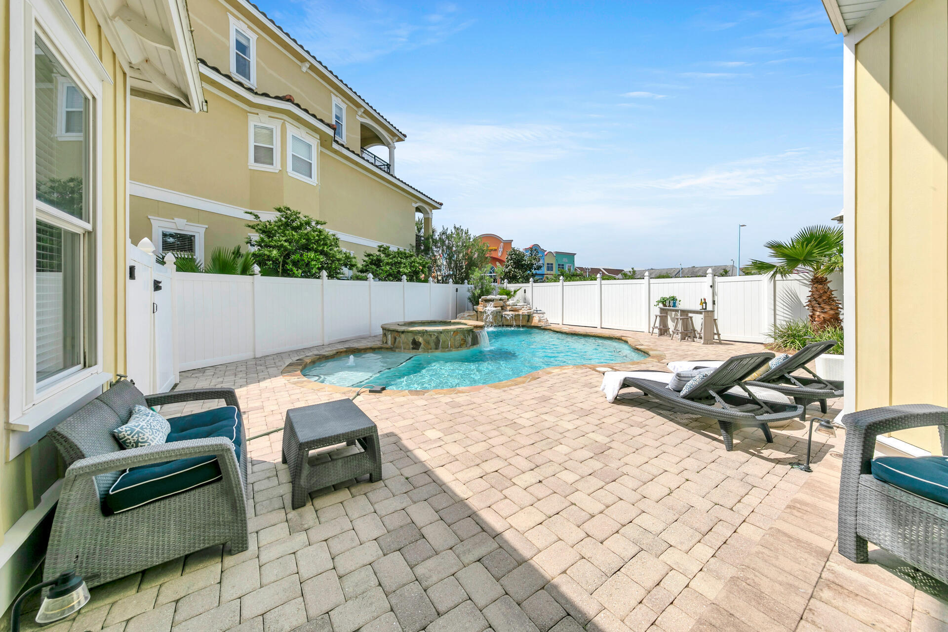 EMERALD WATERS VILLAGE - Residential