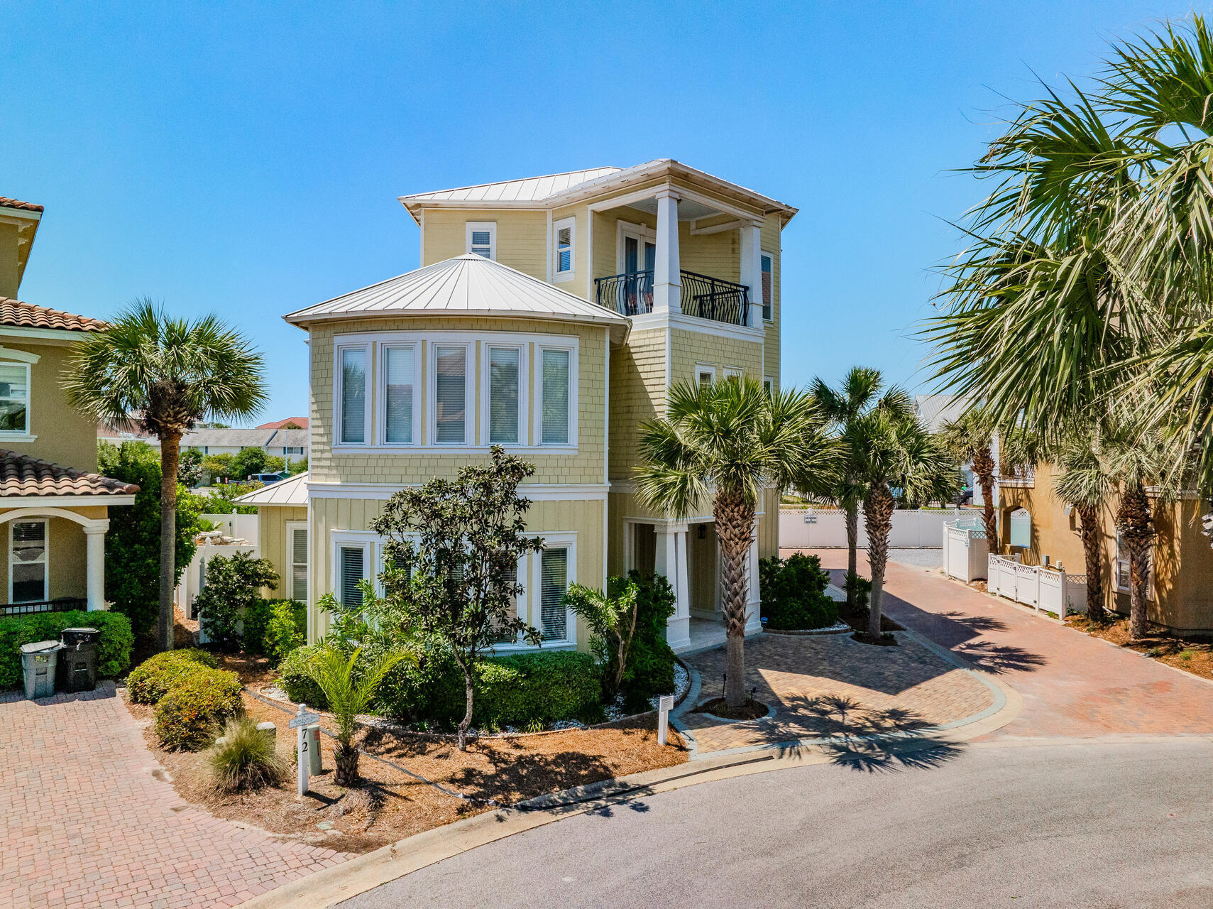 EMERALD WATERS VILLAGE - Residential