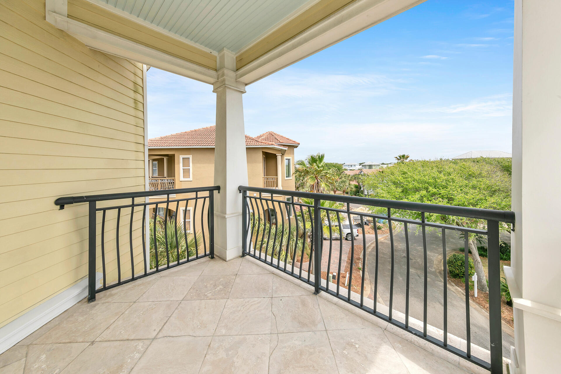 EMERALD WATERS VILLAGE - Residential