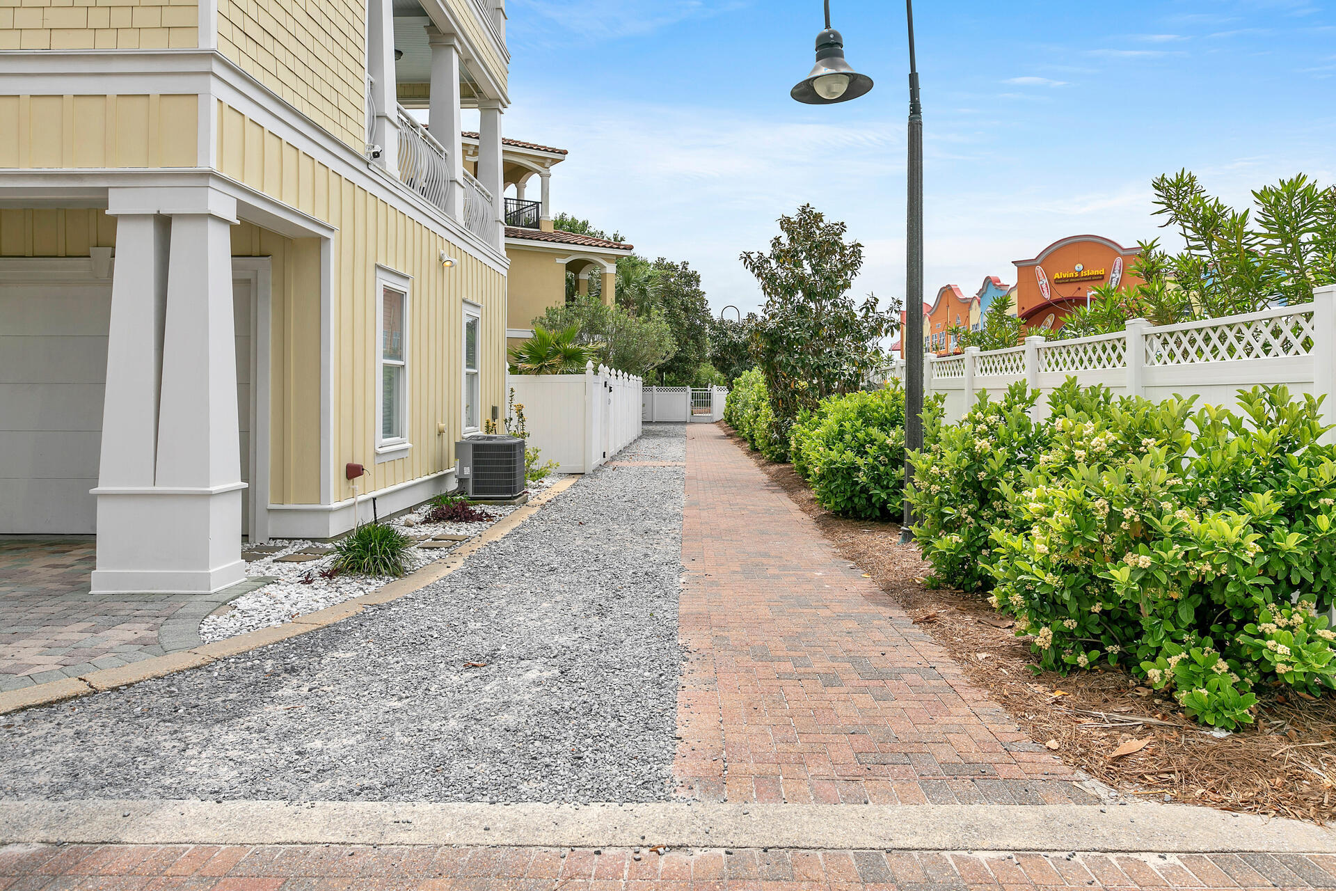 EMERALD WATERS VILLAGE - Residential