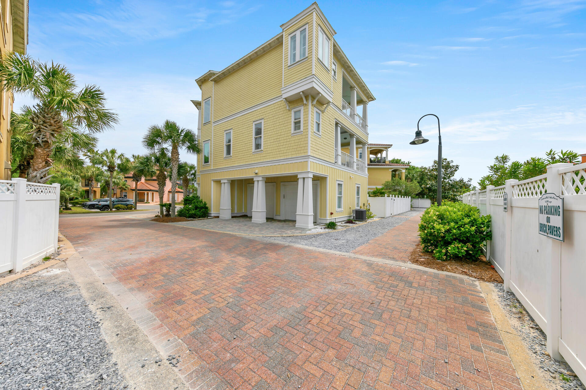 EMERALD WATERS VILLAGE - Residential