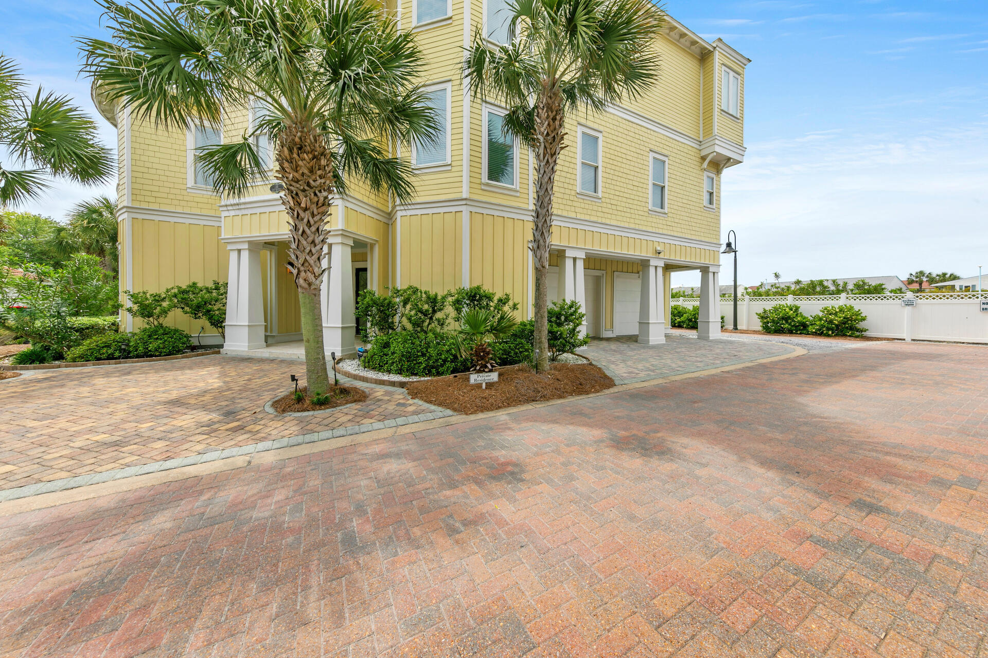 EMERALD WATERS VILLAGE - Residential