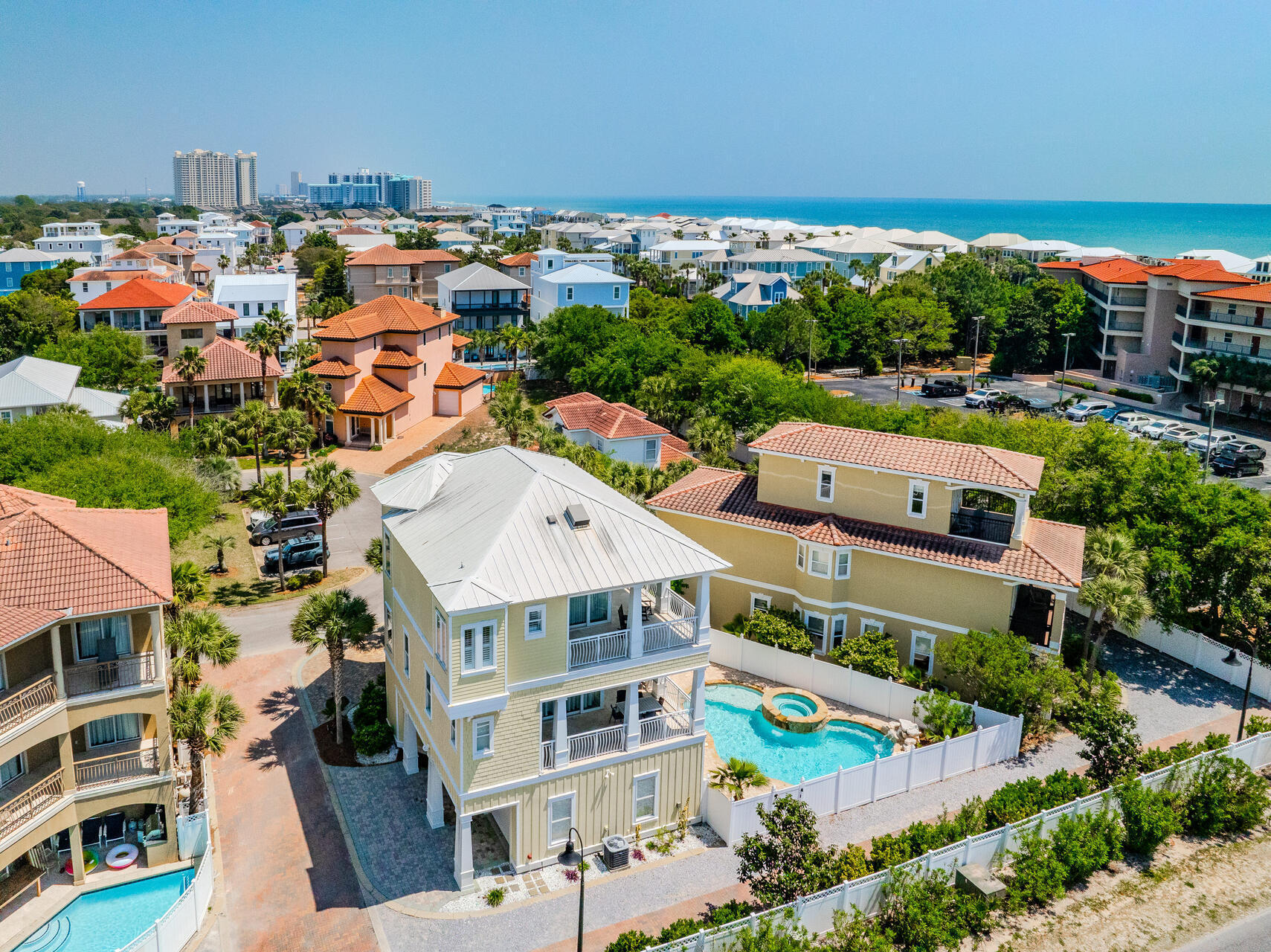 EMERALD WATERS VILLAGE - Residential