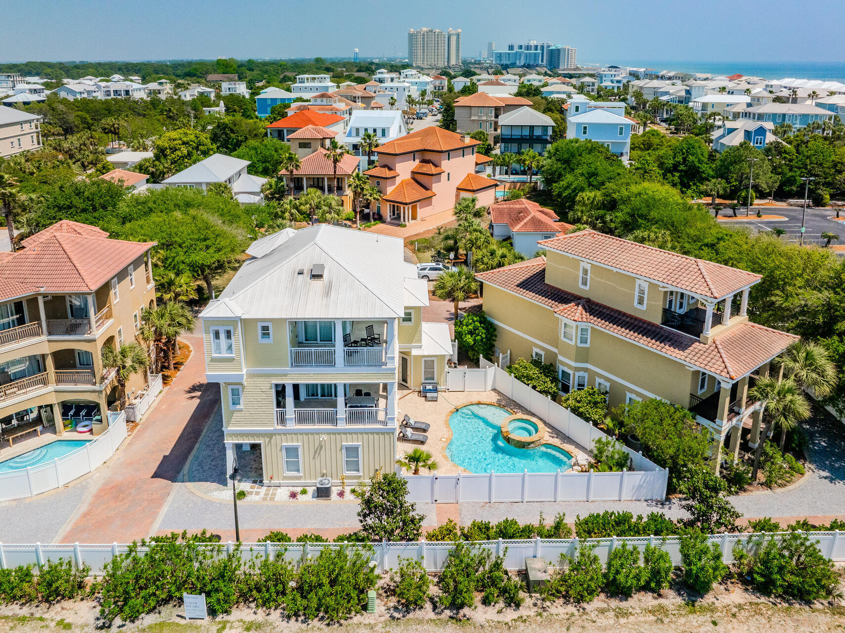 EMERALD WATERS VILLAGE - Residential