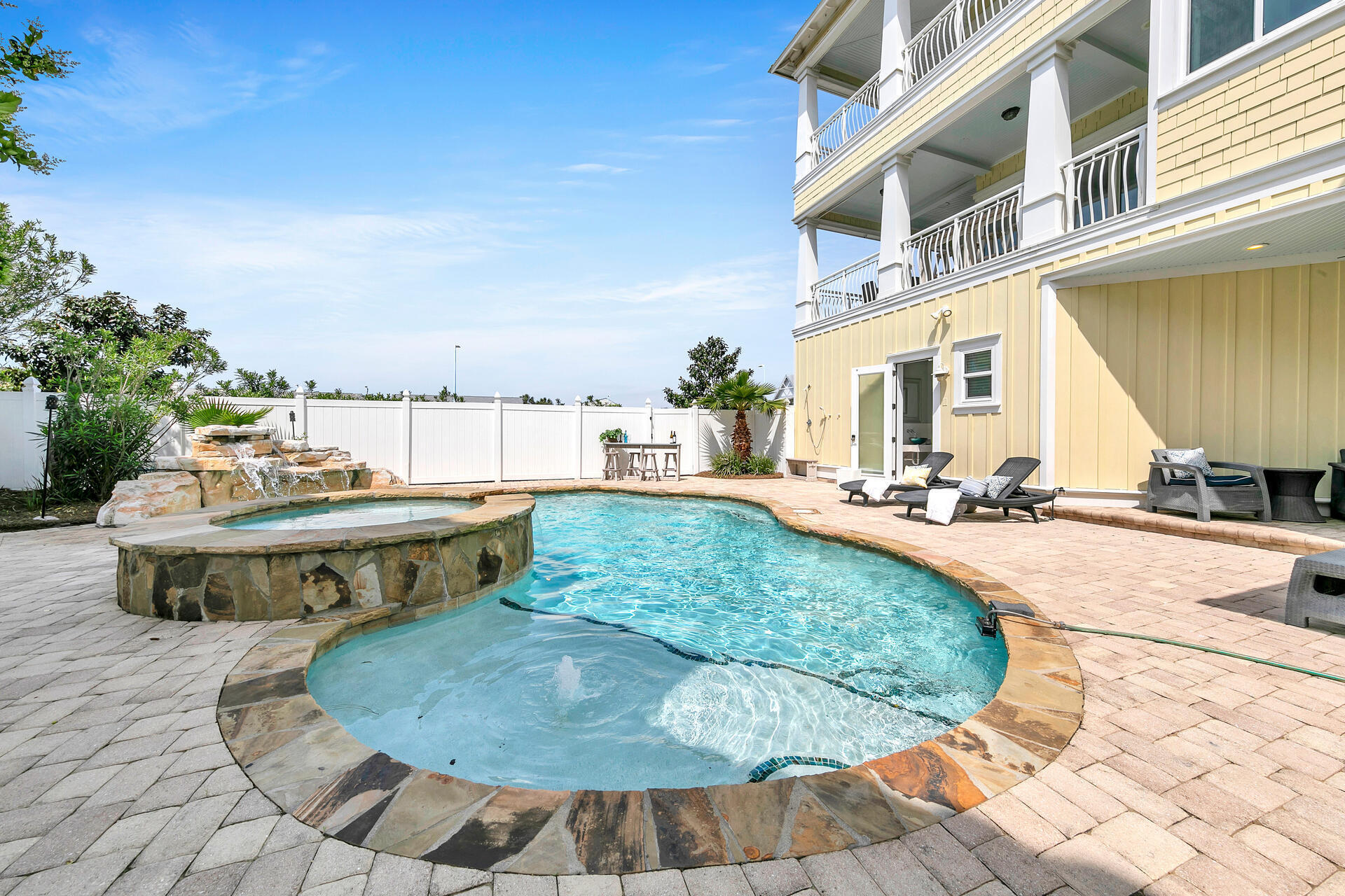 EMERALD WATERS VILLAGE - Residential