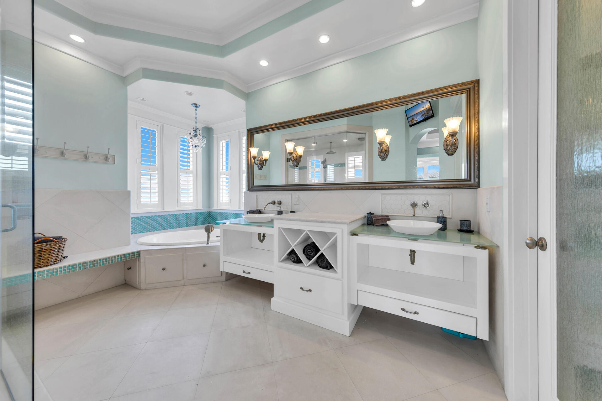 EMERALD WATERS VILLAGE - Residential