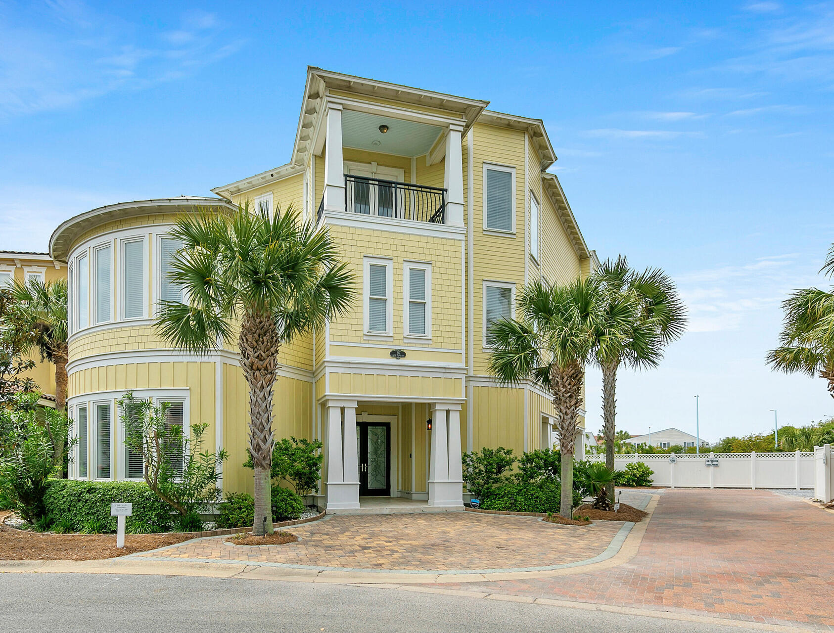 EMERALD WATERS VILLAGE - Residential