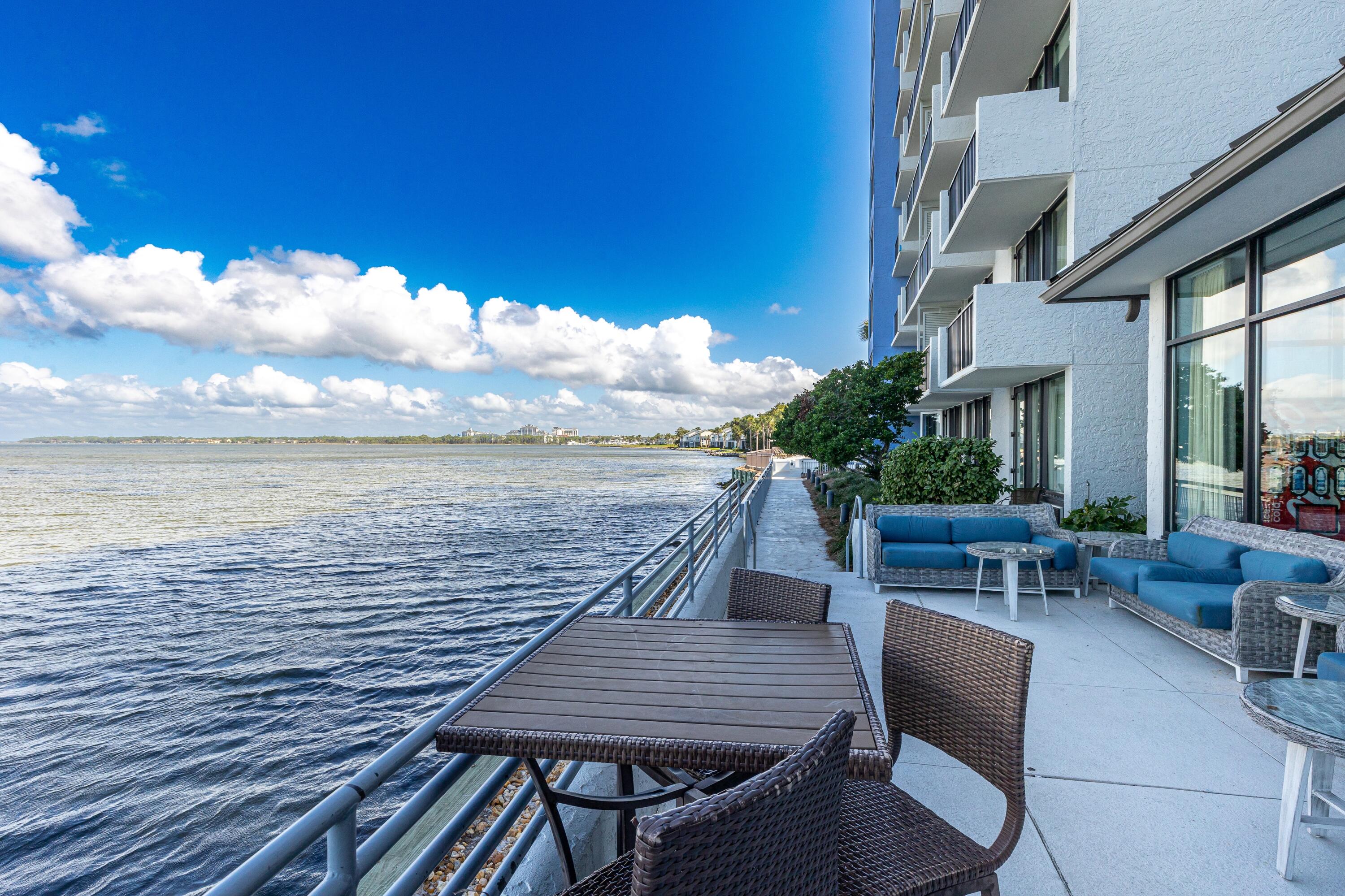 BAYSIDE CONDO SANDESTIN - Residential