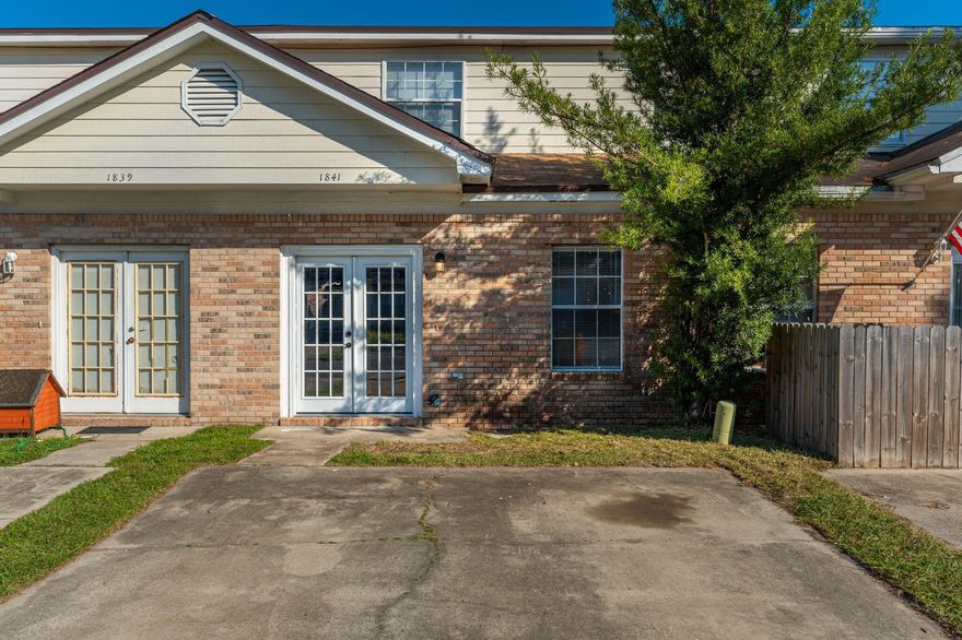 You cannot touch this 3 bedroom, 2 full bath, split floor plan, open floor kitchen for busting all the dance moves. You can't touch these larger than large beds which you could say are HUGE. You can't touch this townhomes 1,332 square feet with inside laundry, extra storage under the stairs or hobbit room. You can't touch this home without your favorite Realtor.