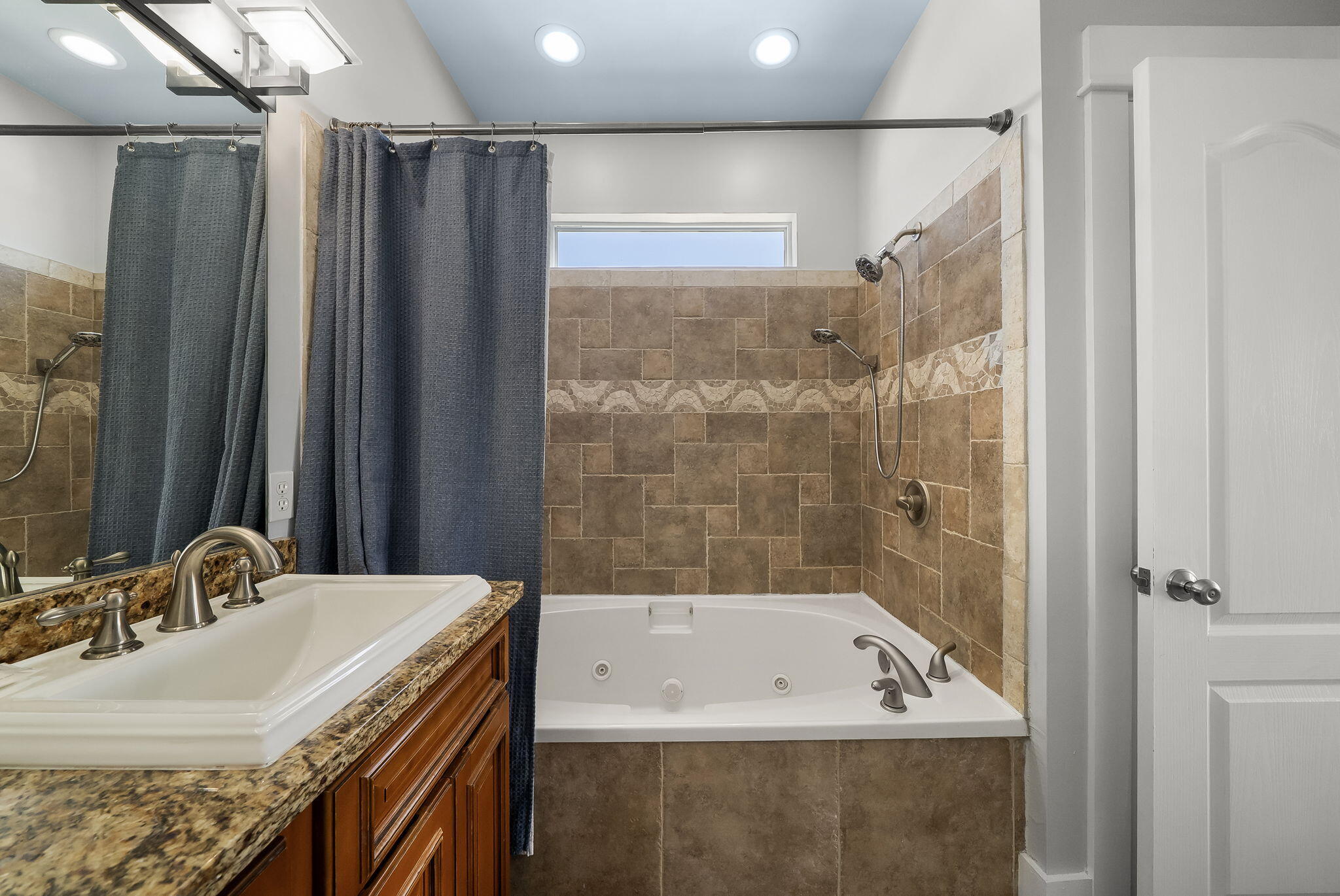 EMERALD WATERS VILLAGE - Residential