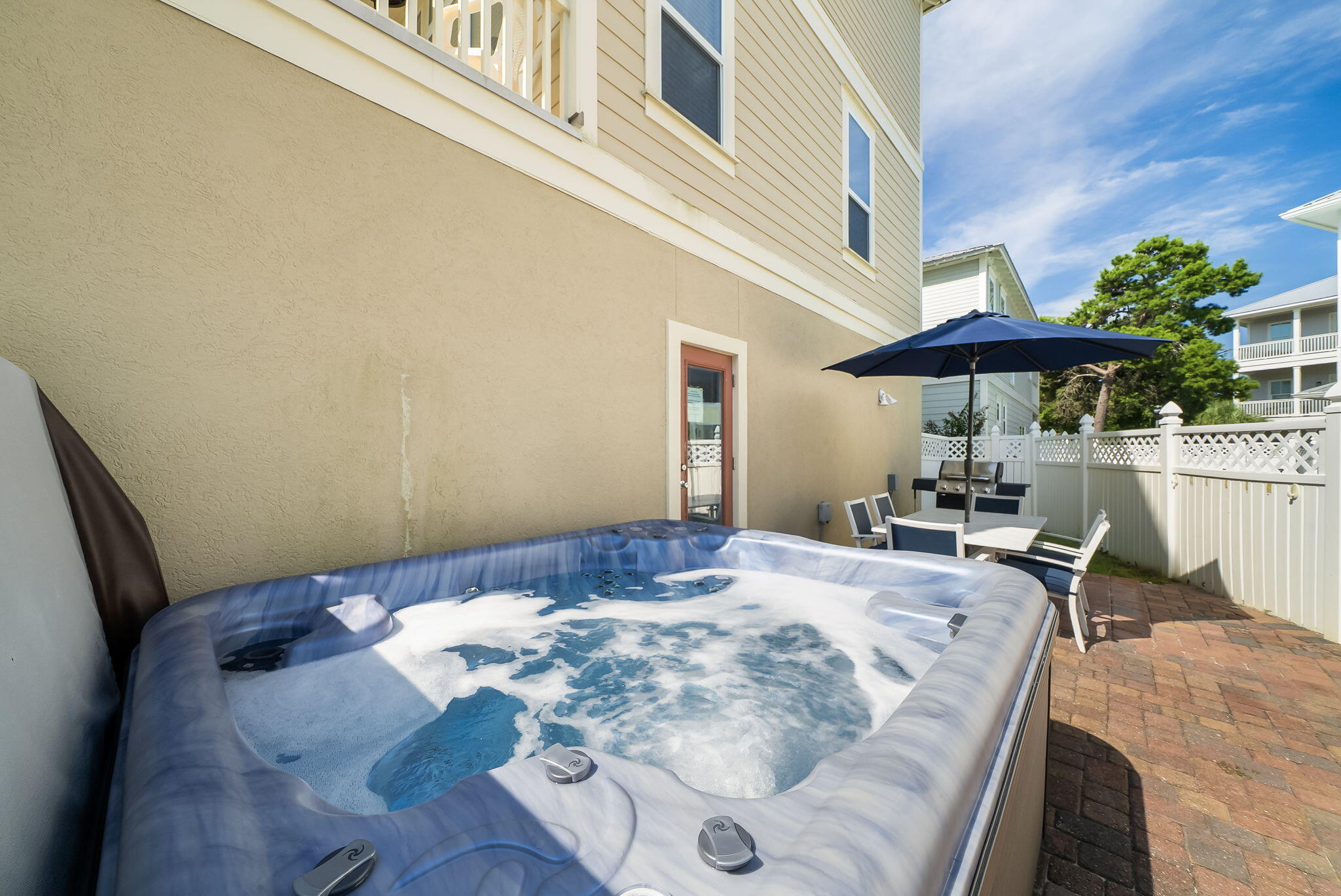 EMERALD WATERS VILLAGE - Residential