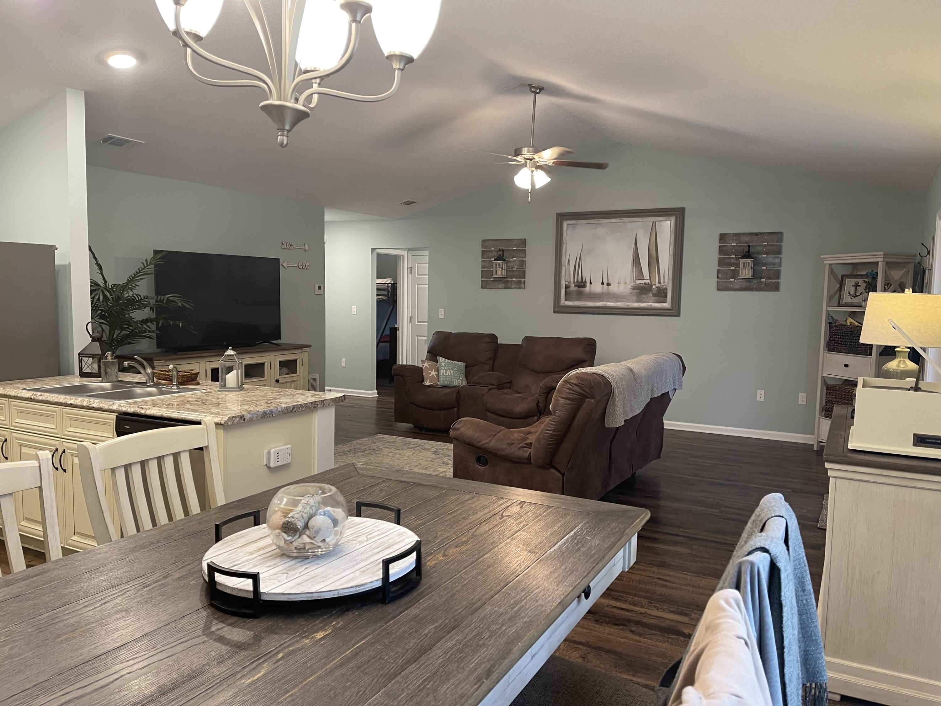 LOT 1 BLK C COUNTRY CLUB EST UNIT 1 - Residential