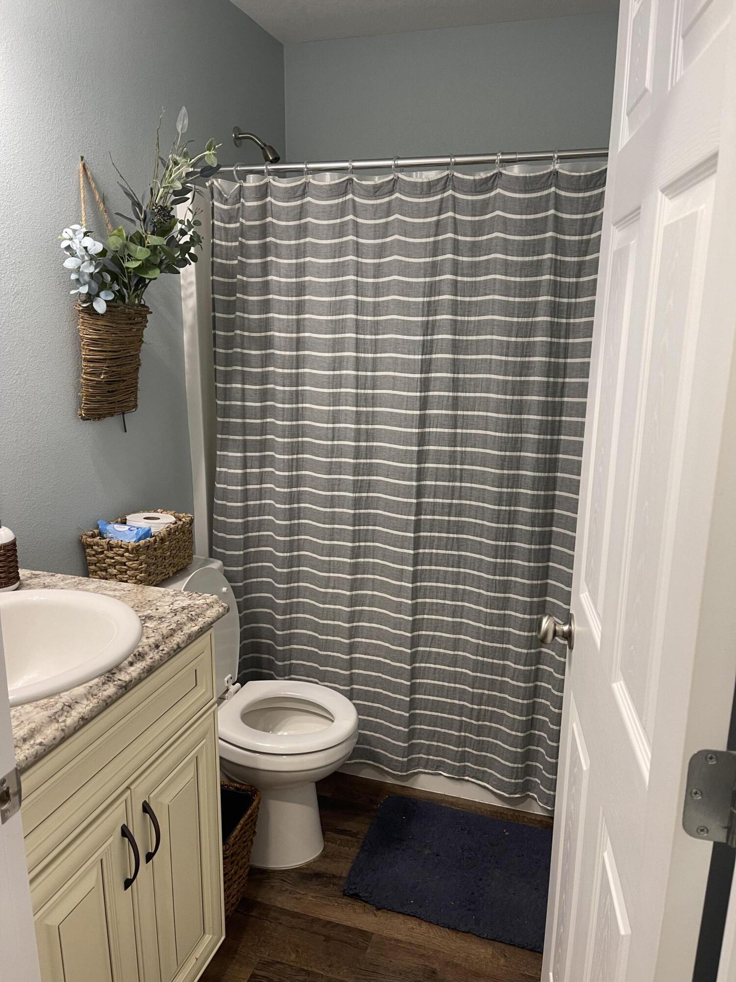 LOT 1 BLK C COUNTRY CLUB EST UNIT 1 - Residential