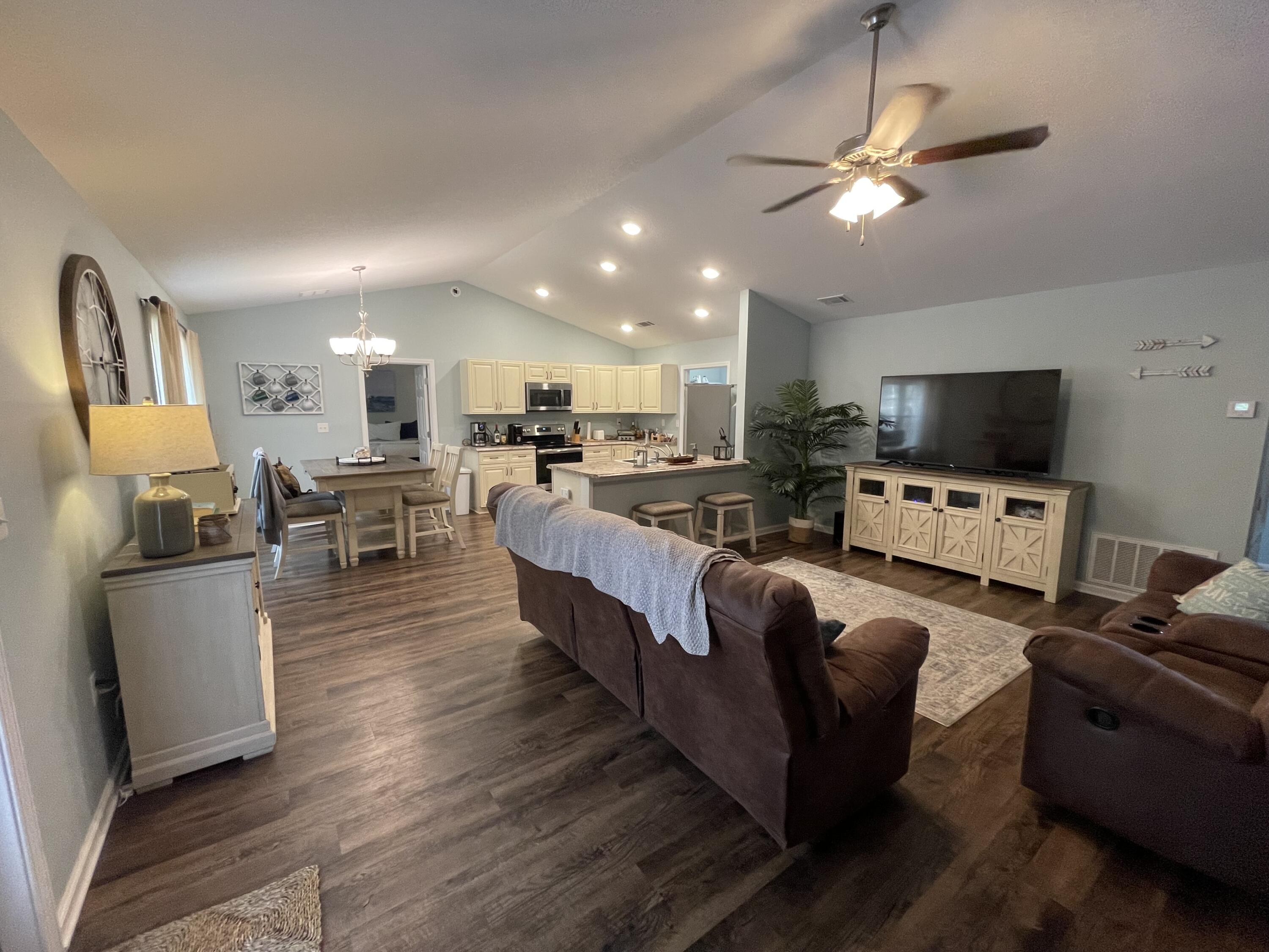 LOT 1 BLK C COUNTRY CLUB EST UNIT 1 - Residential