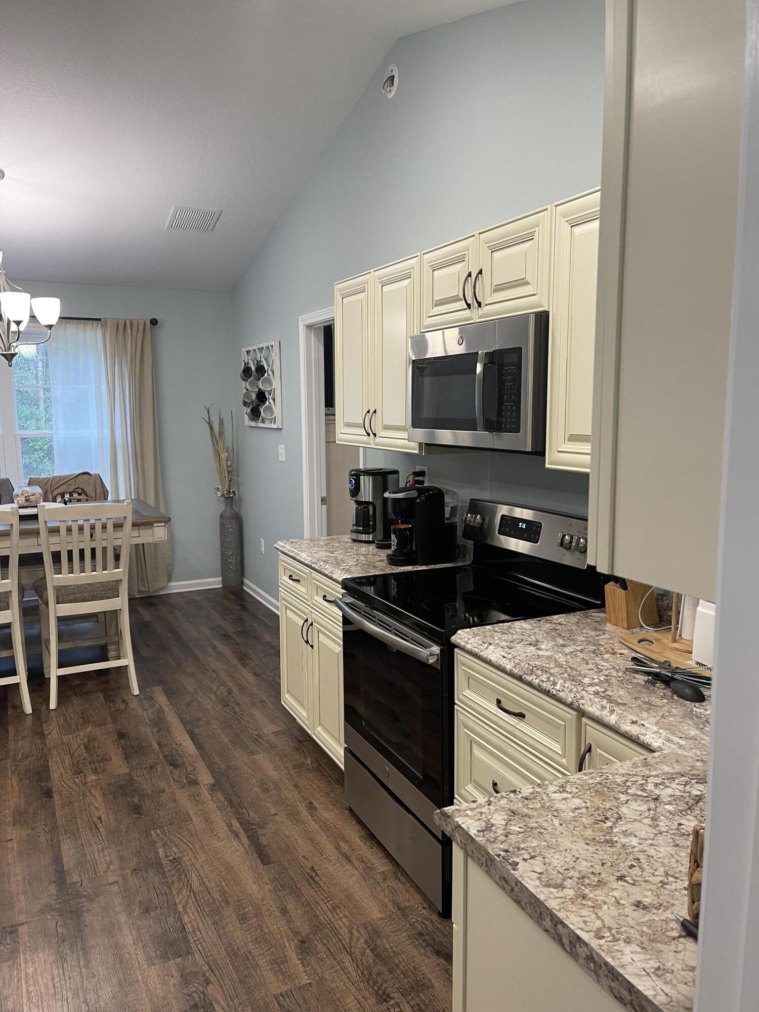 LOT 1 BLK C COUNTRY CLUB EST UNIT 1 - Residential