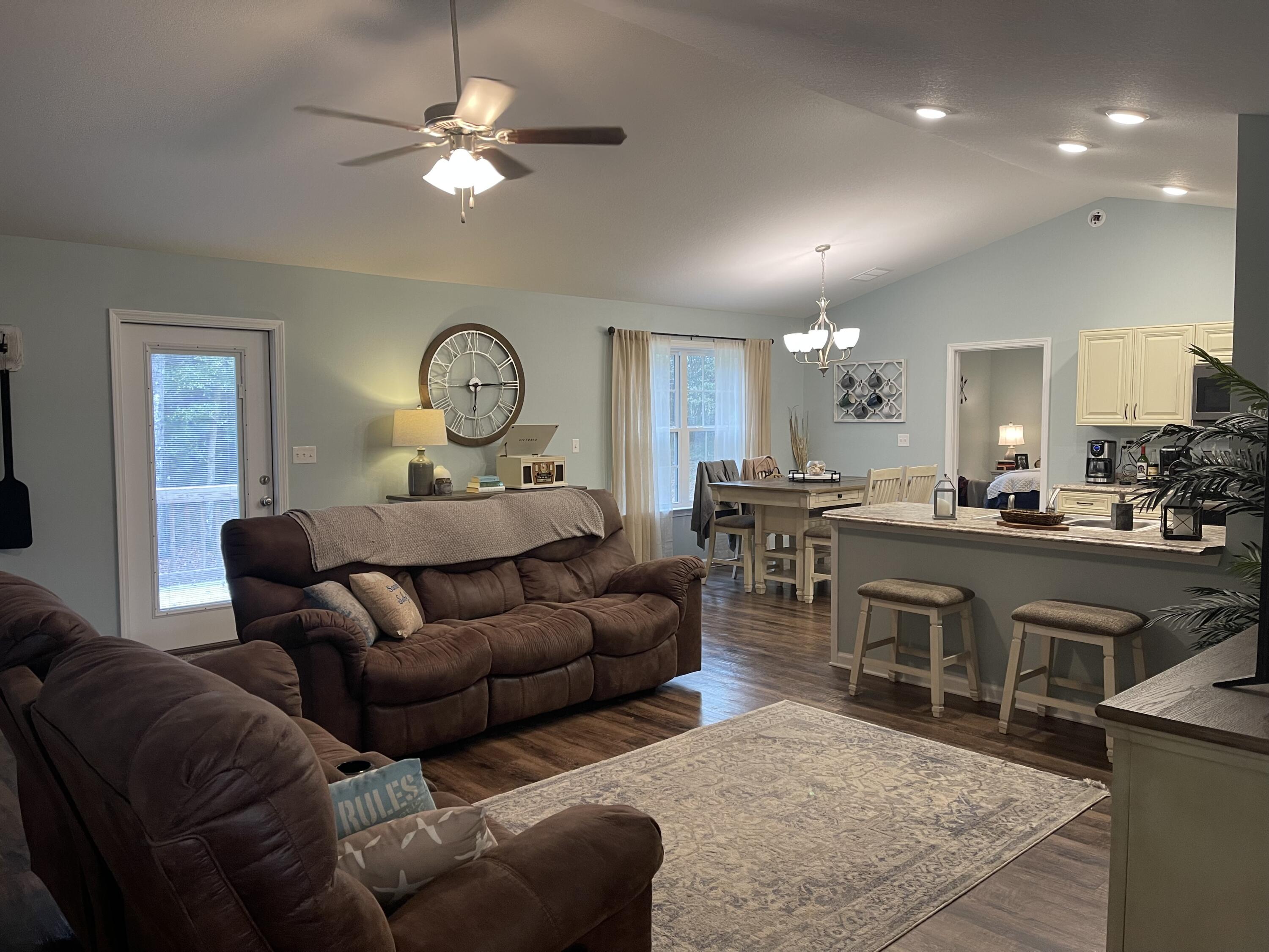 LOT 1 BLK C COUNTRY CLUB EST UNIT 1 - Residential