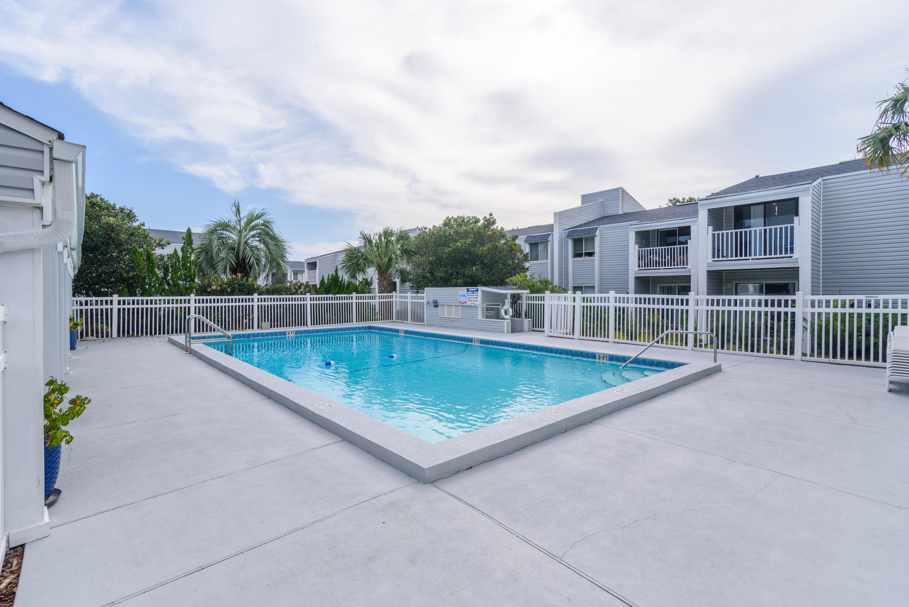 FINISTERRA CONDO - Residential