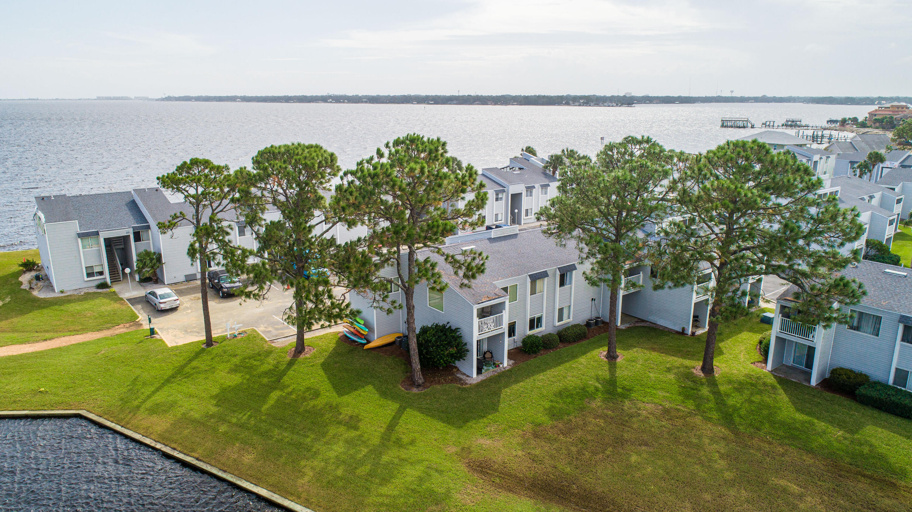 FINISTERRA CONDO - Residential