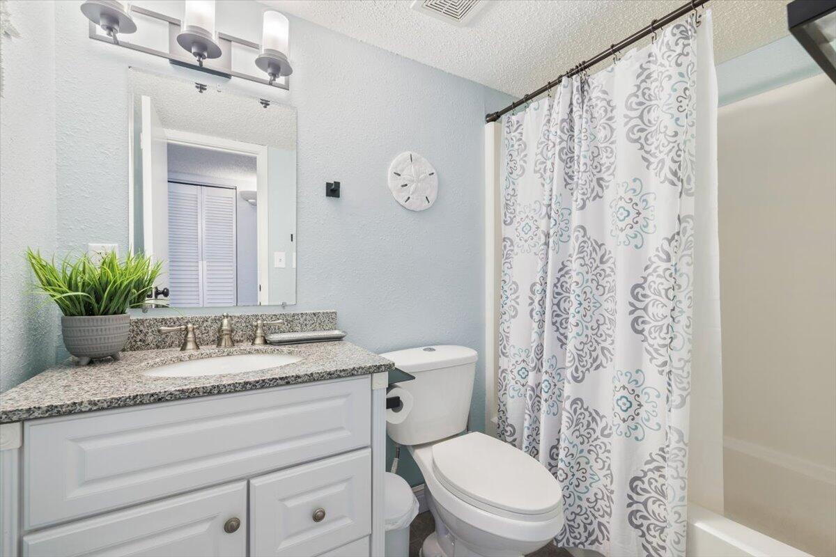 FINISTERRA CONDO - Residential