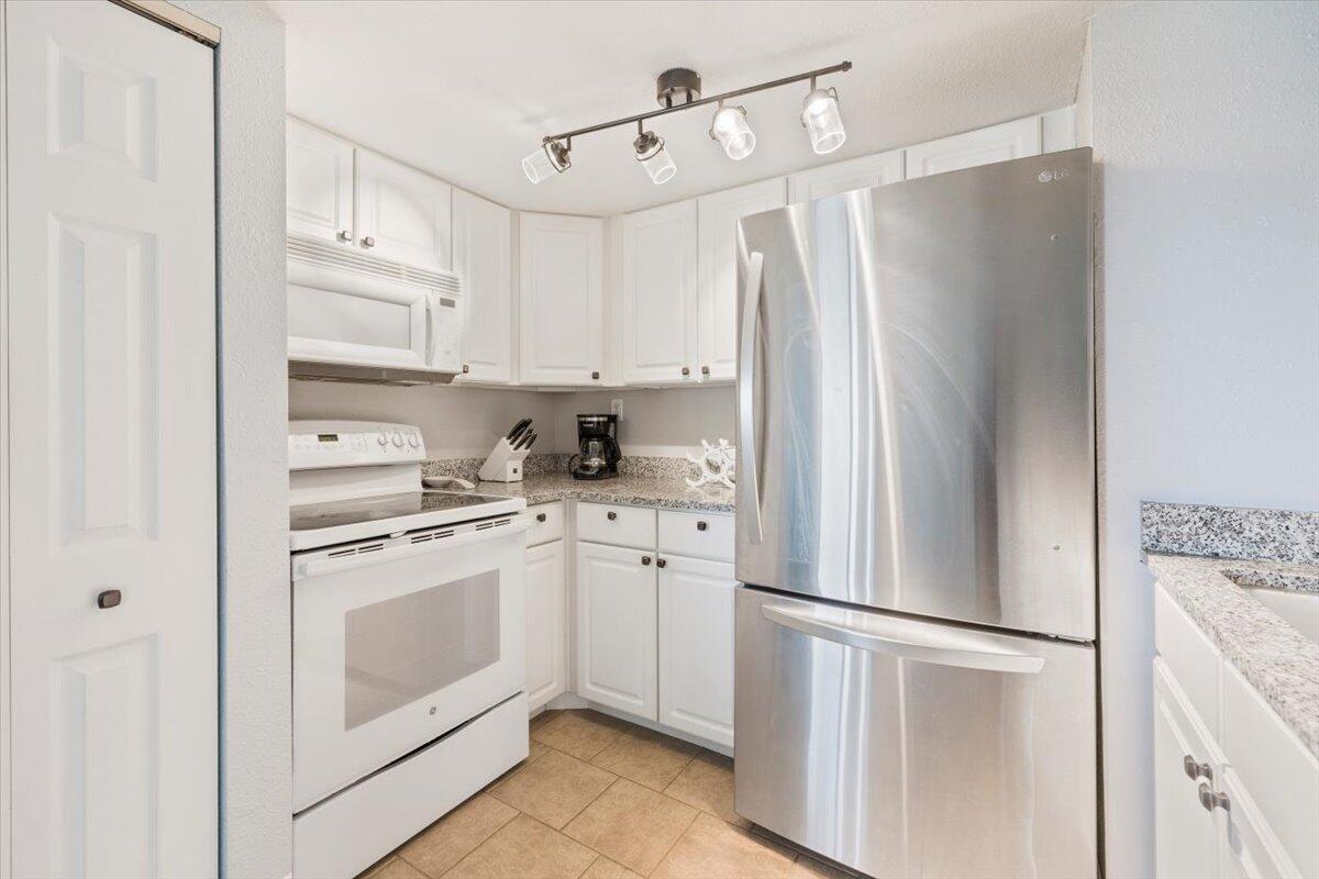 FINISTERRA CONDO - Residential