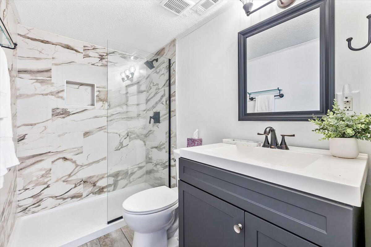 FINISTERRA CONDO - Residential