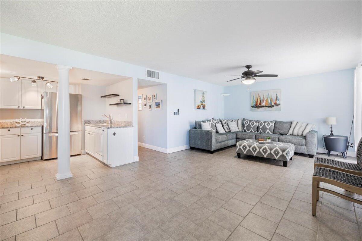 FINISTERRA CONDO - Residential