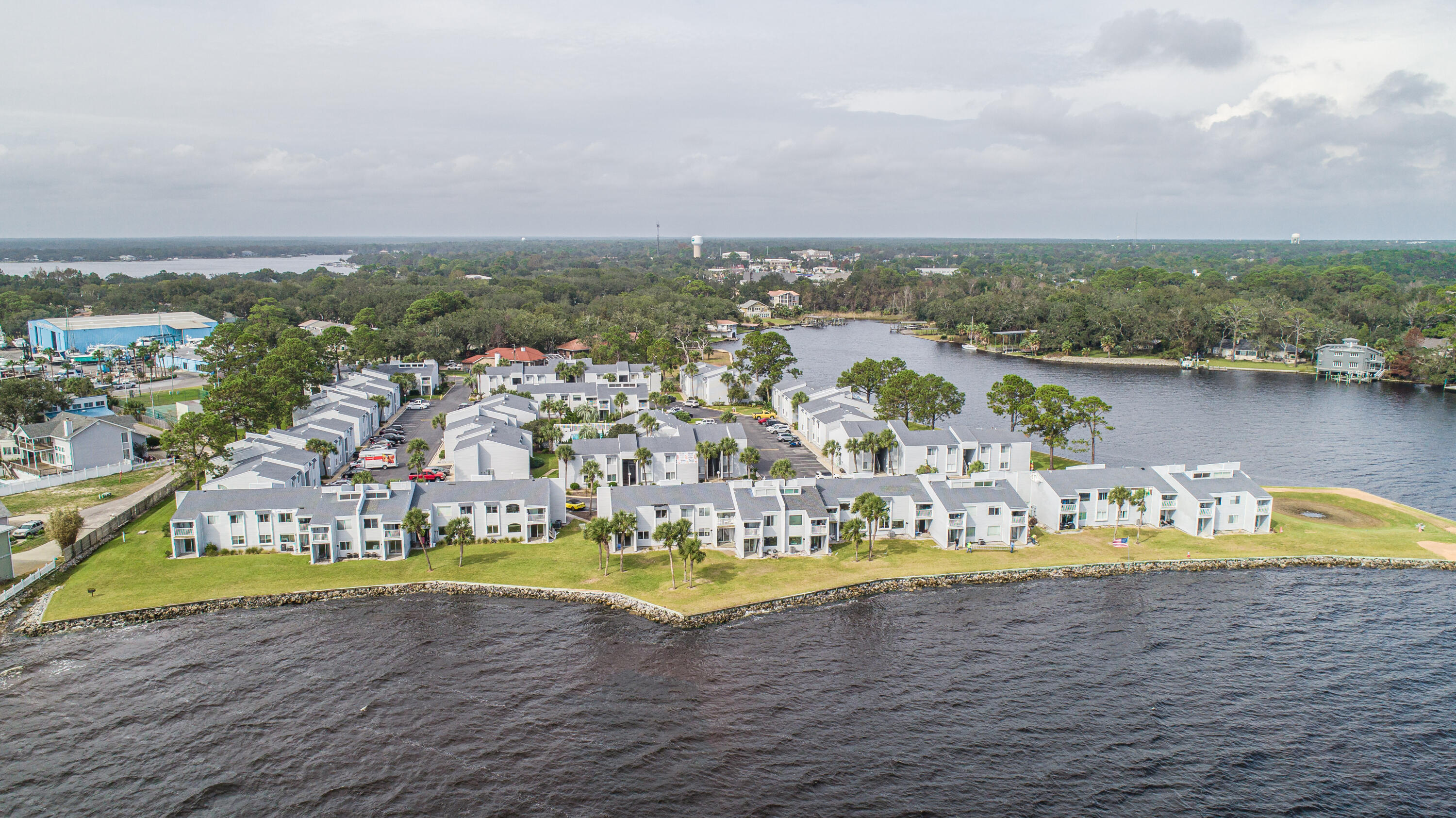 FINISTERRA CONDO - Residential