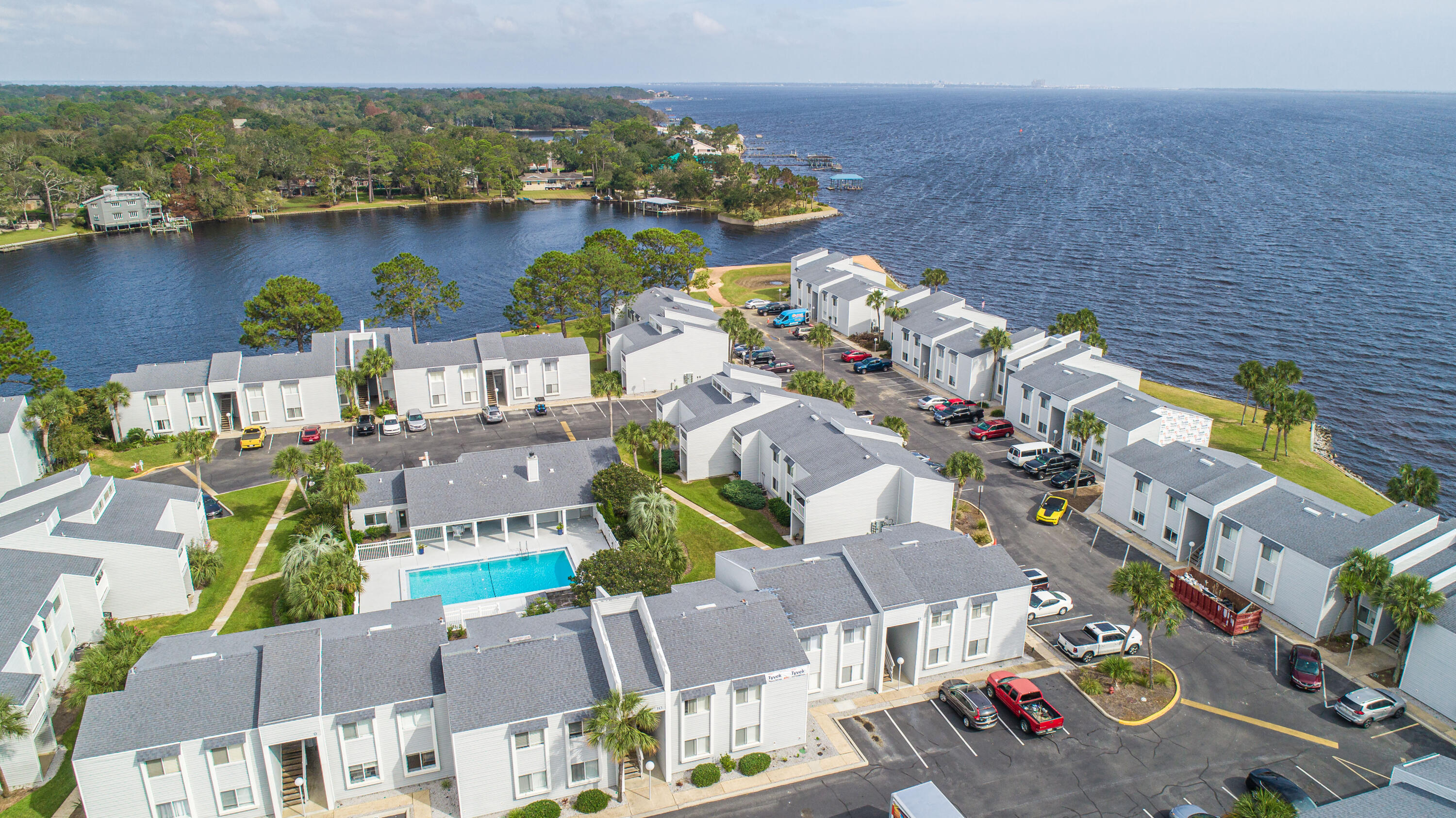 FINISTERRA CONDO - Residential