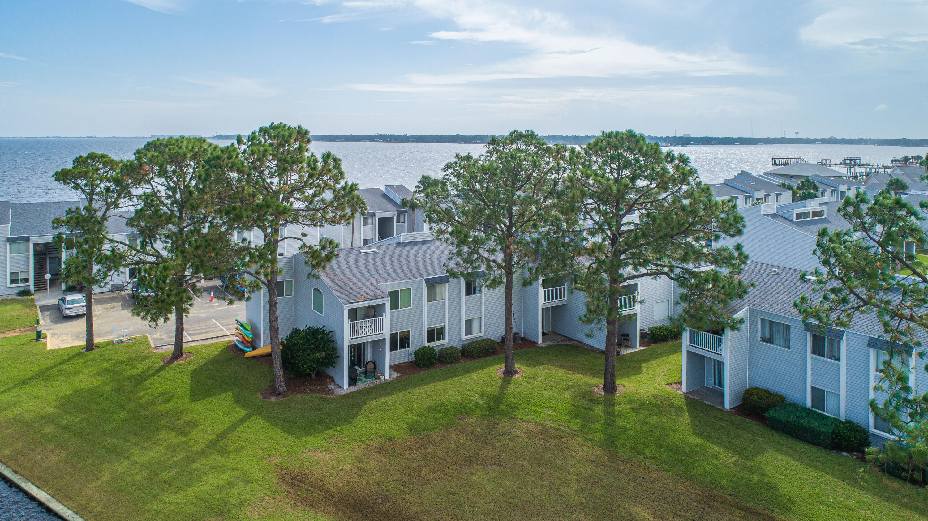 FINISTERRA CONDO - Residential