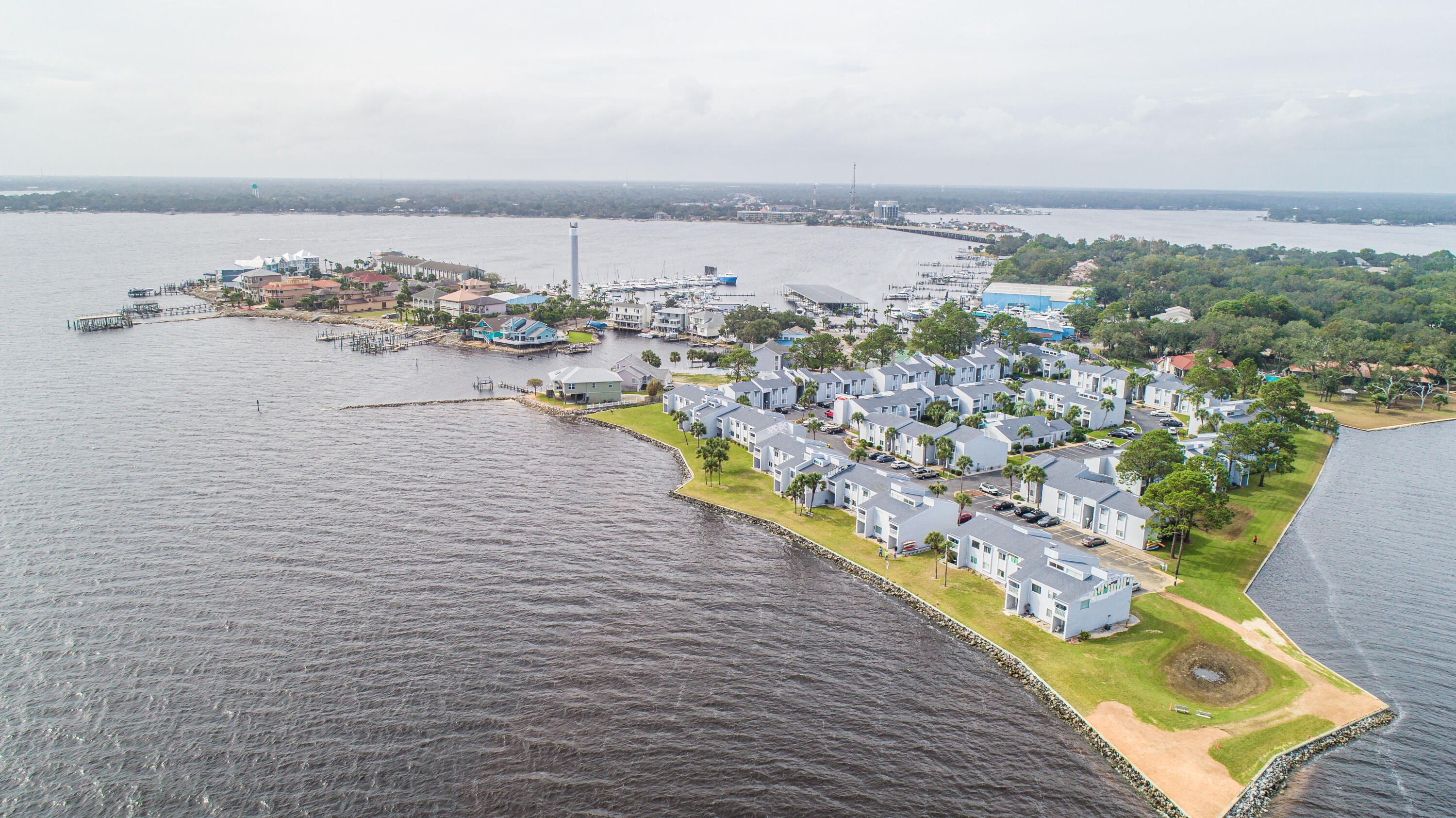 FINISTERRA CONDO - Residential