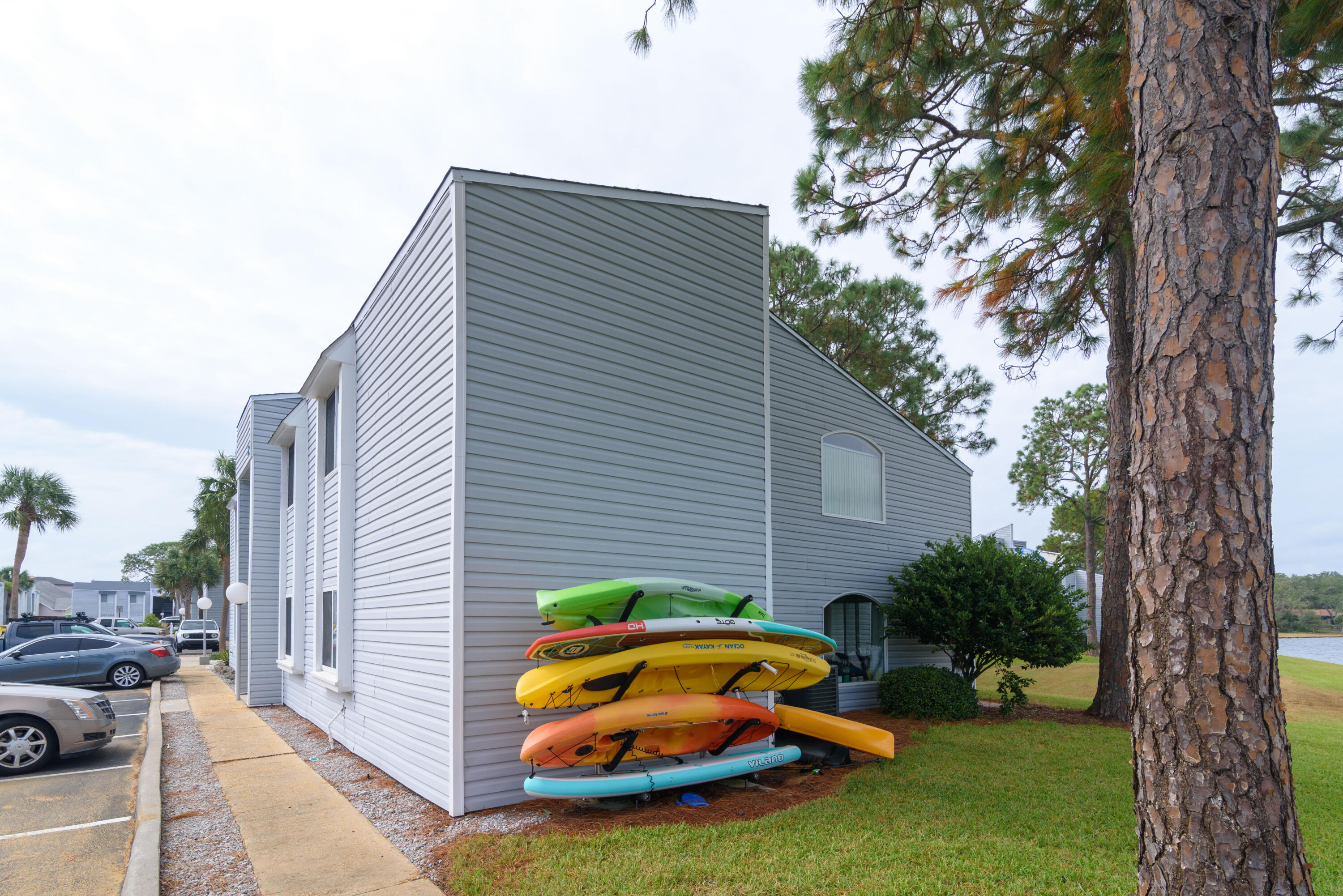 FINISTERRA CONDO - Residential