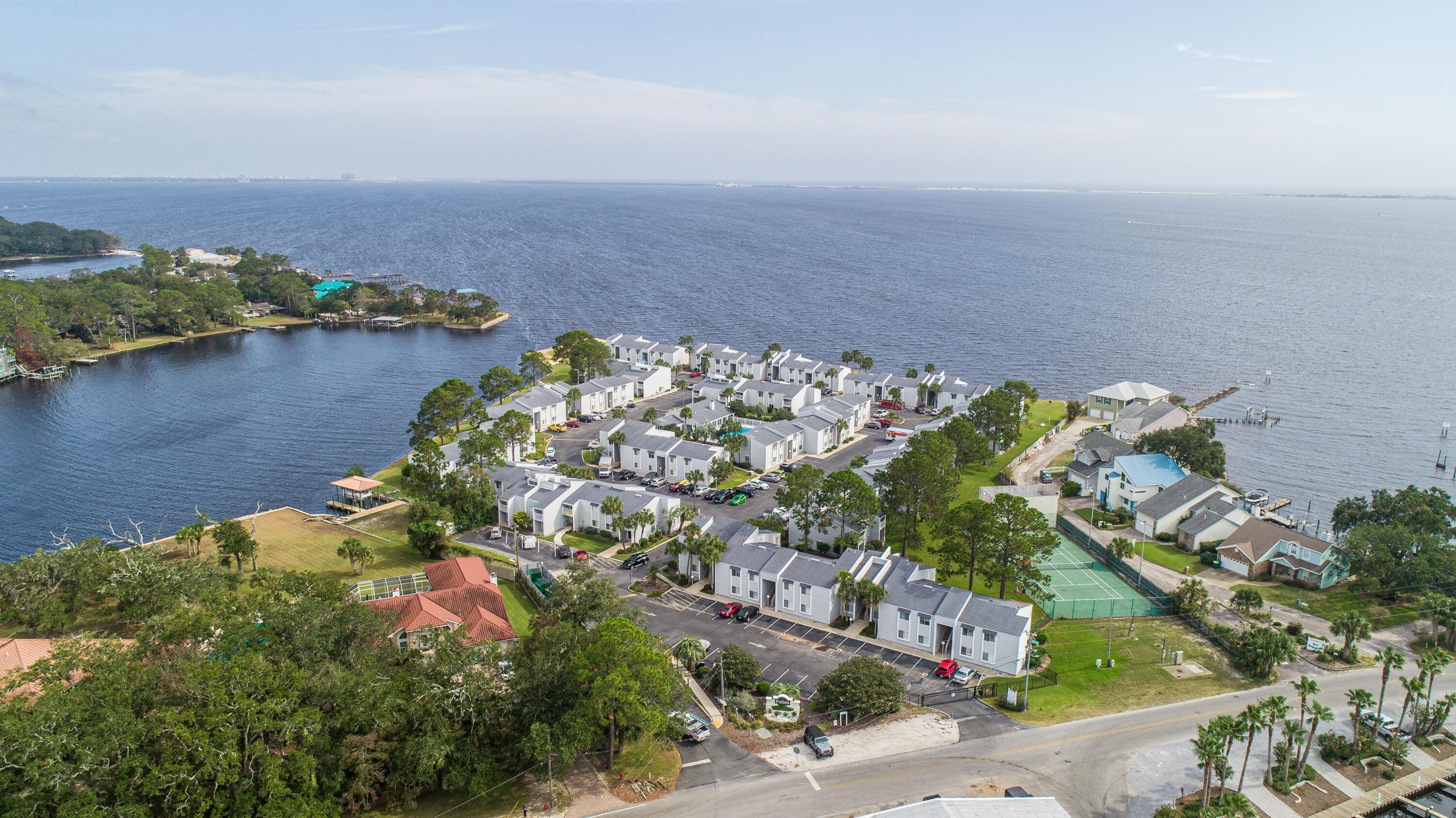 FINISTERRA CONDO - Residential