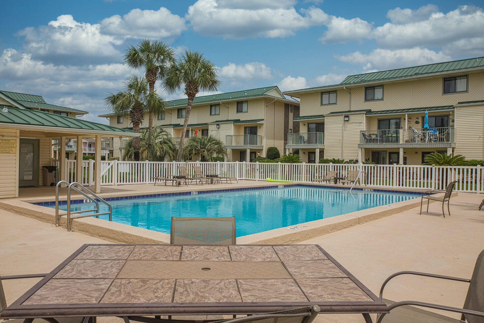 SANDPRINTS CONDO - Residential