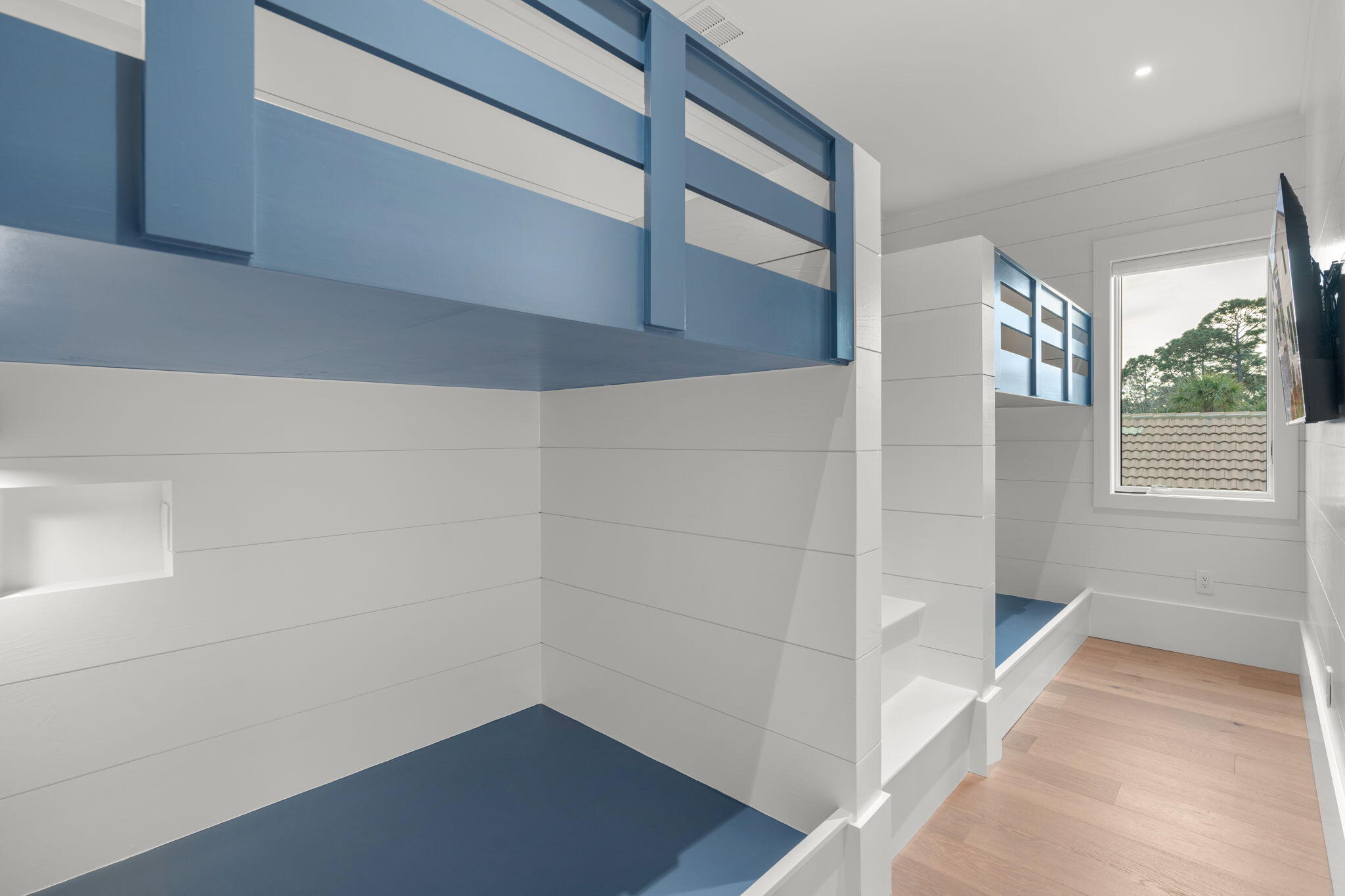 BURNT PINE - Residential