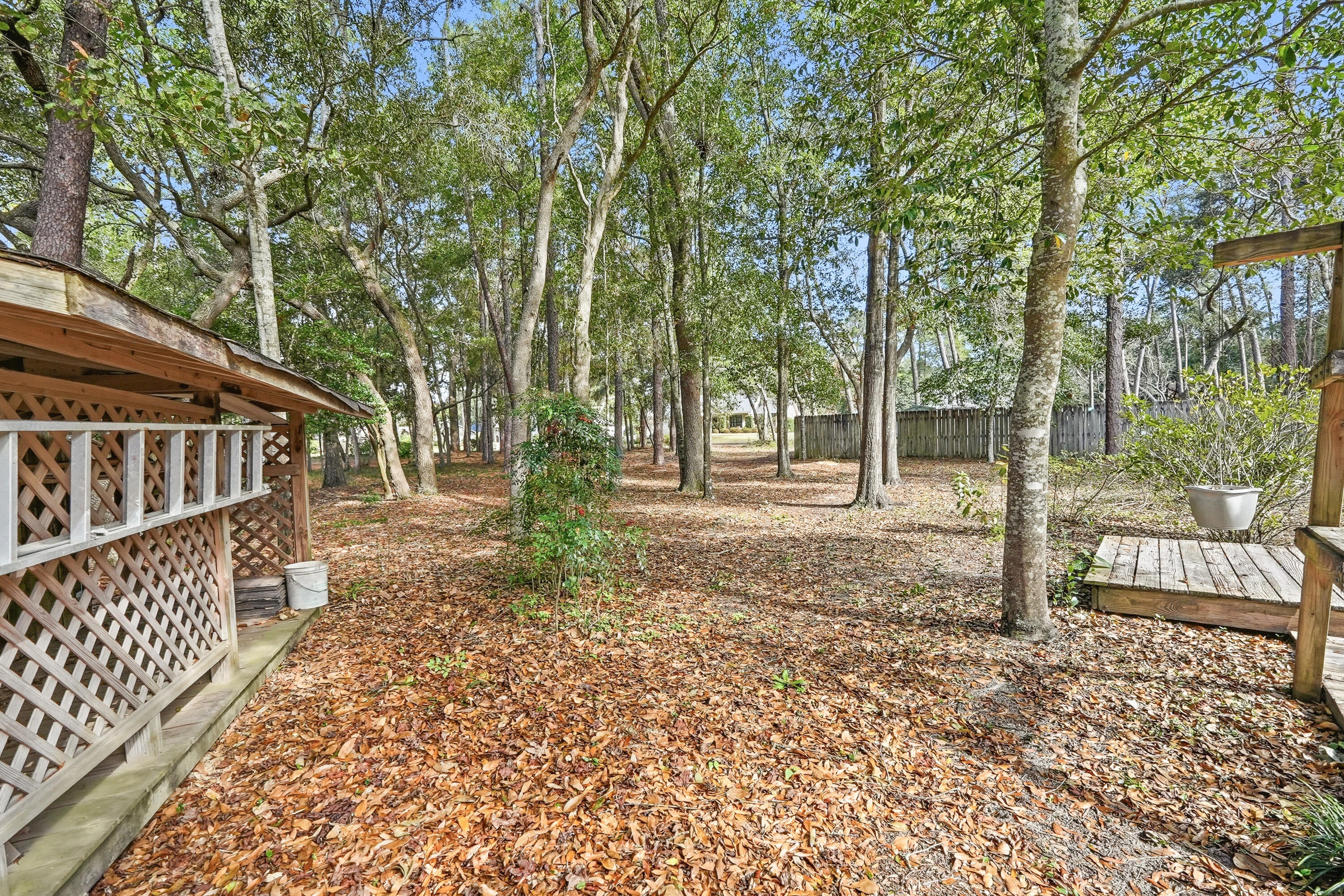 ROCKY BAYOU COUNTRY CLUB ESTATES 3 - Residential