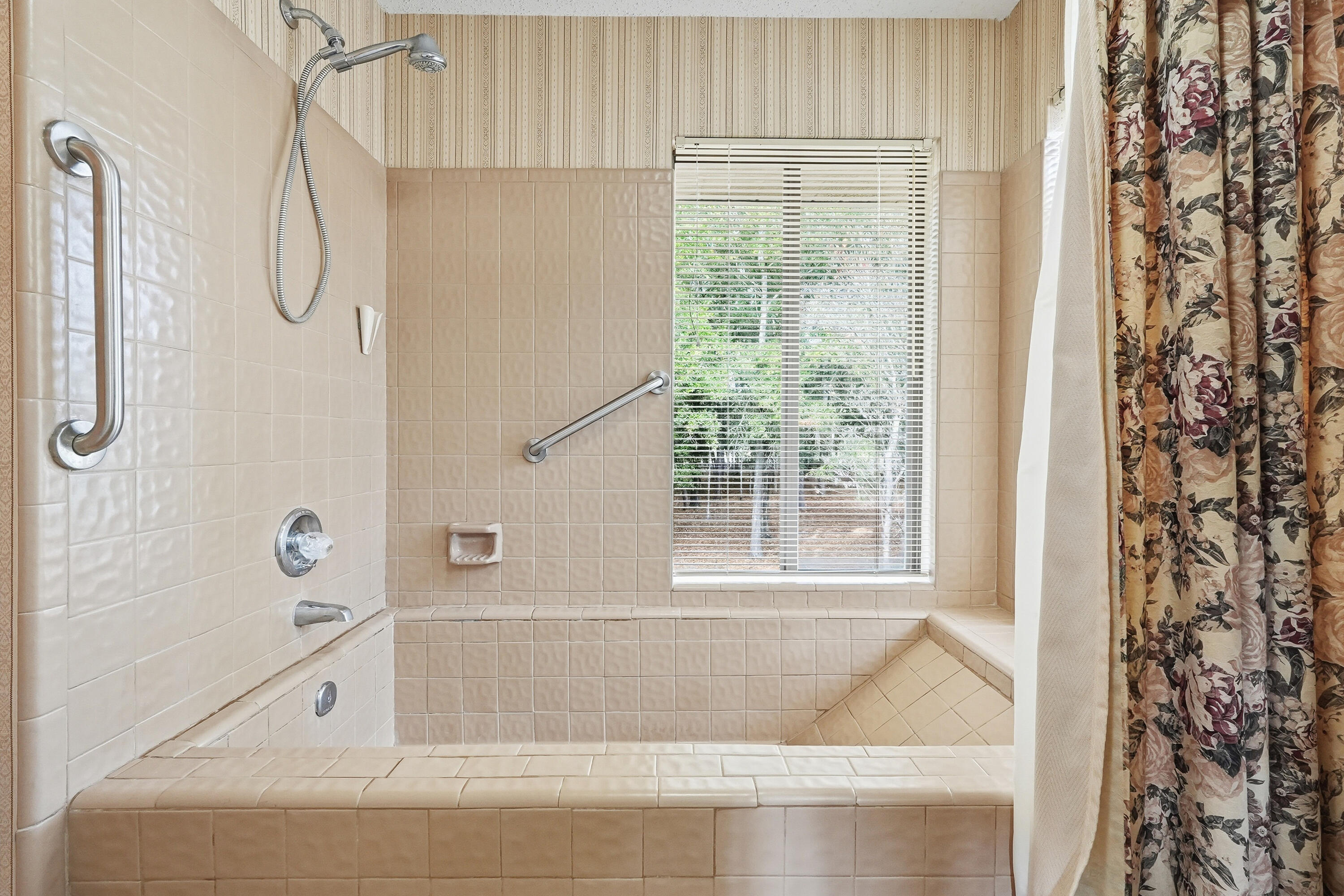 ROCKY BAYOU COUNTRY CLUB ESTATES 3 - Residential