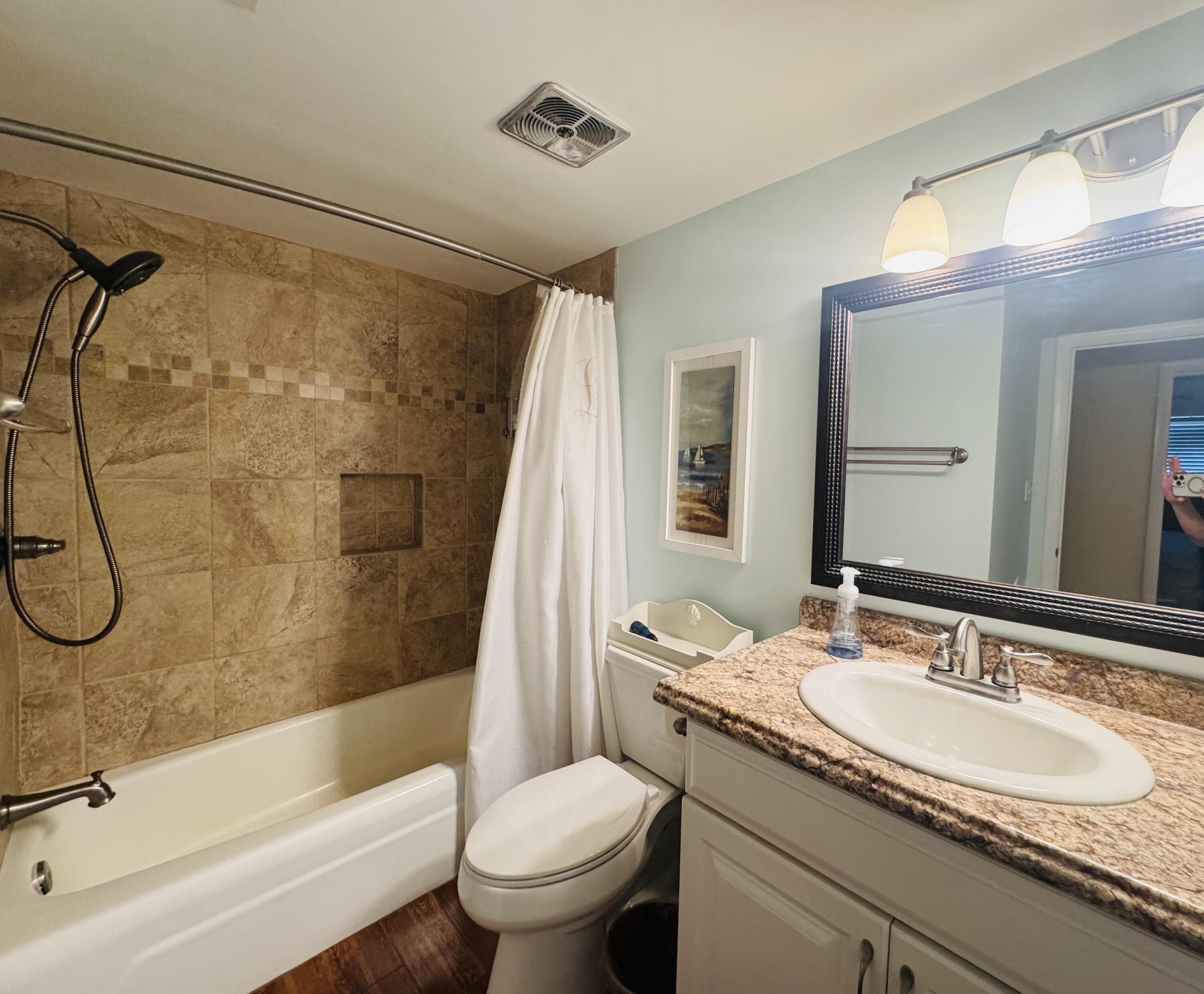 LANDMARK CONDO - Residential Lease