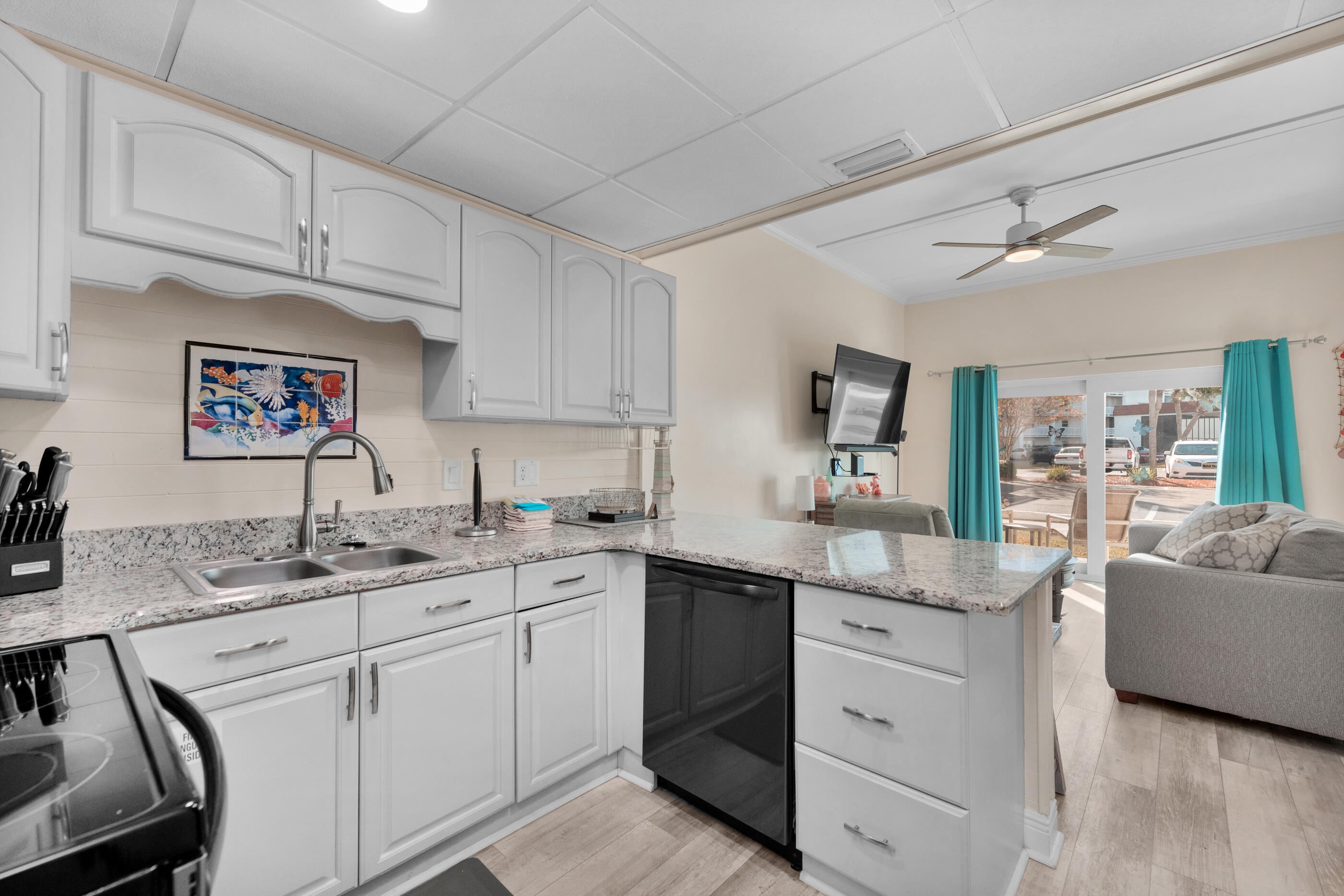EL MATADOR CONDO - Residential