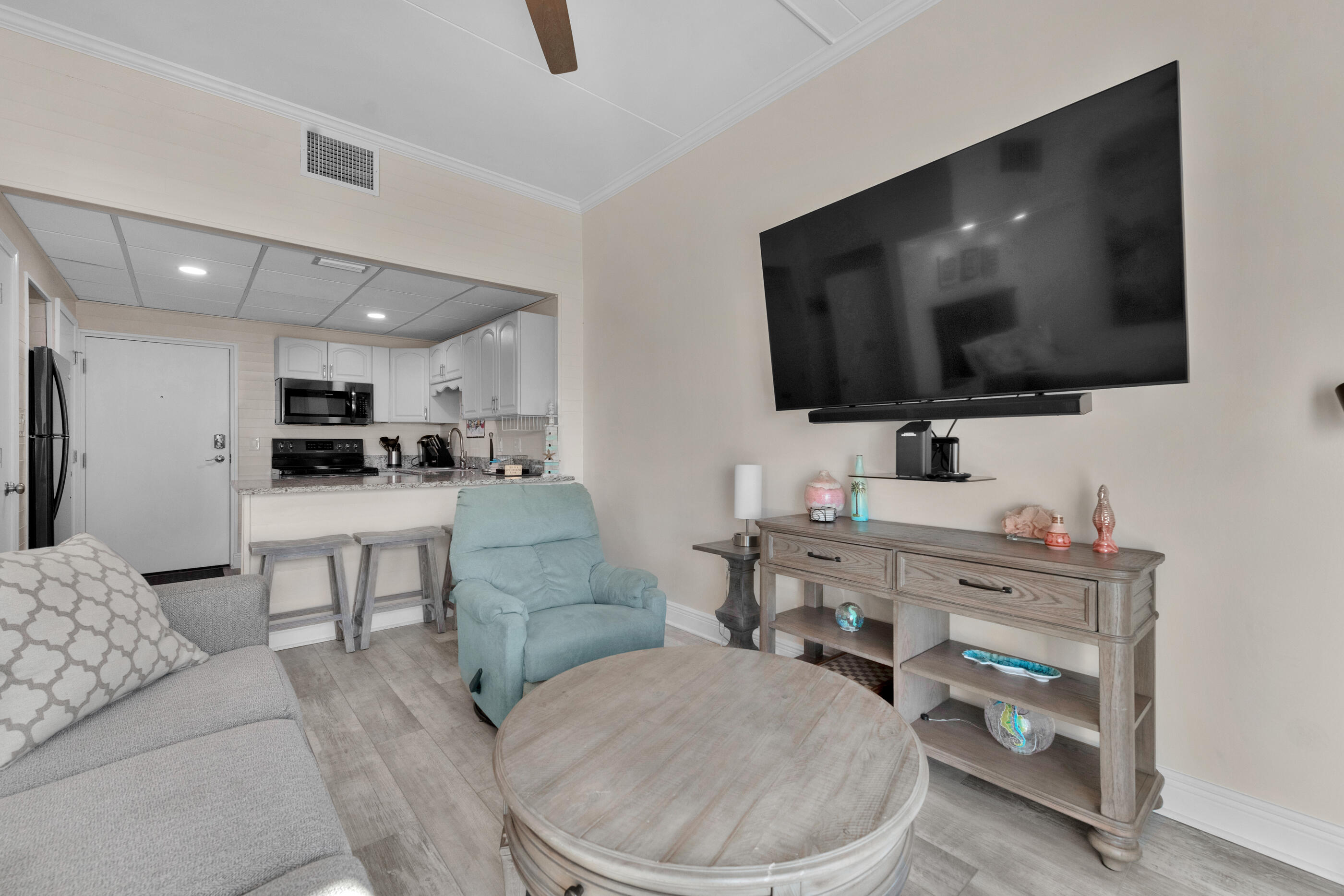 EL MATADOR CONDO - Residential
