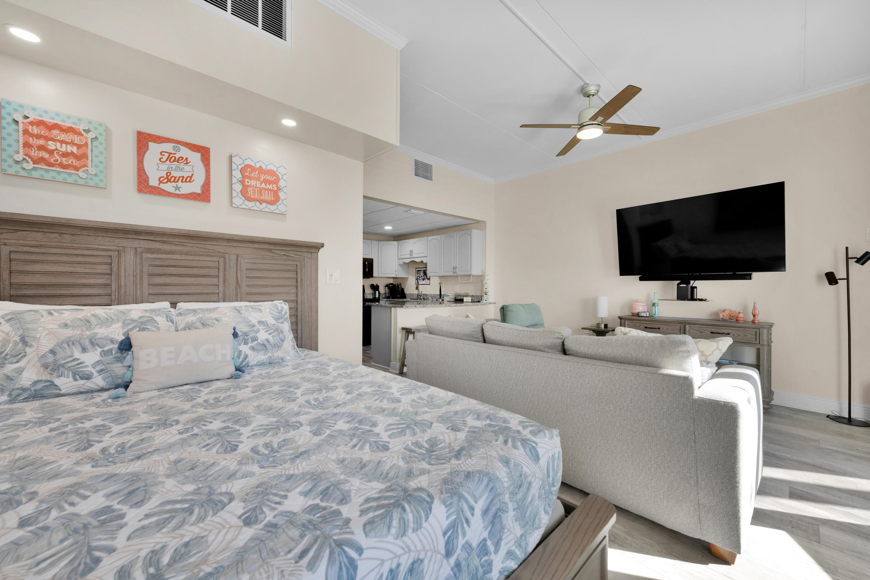 EL MATADOR CONDO - Residential