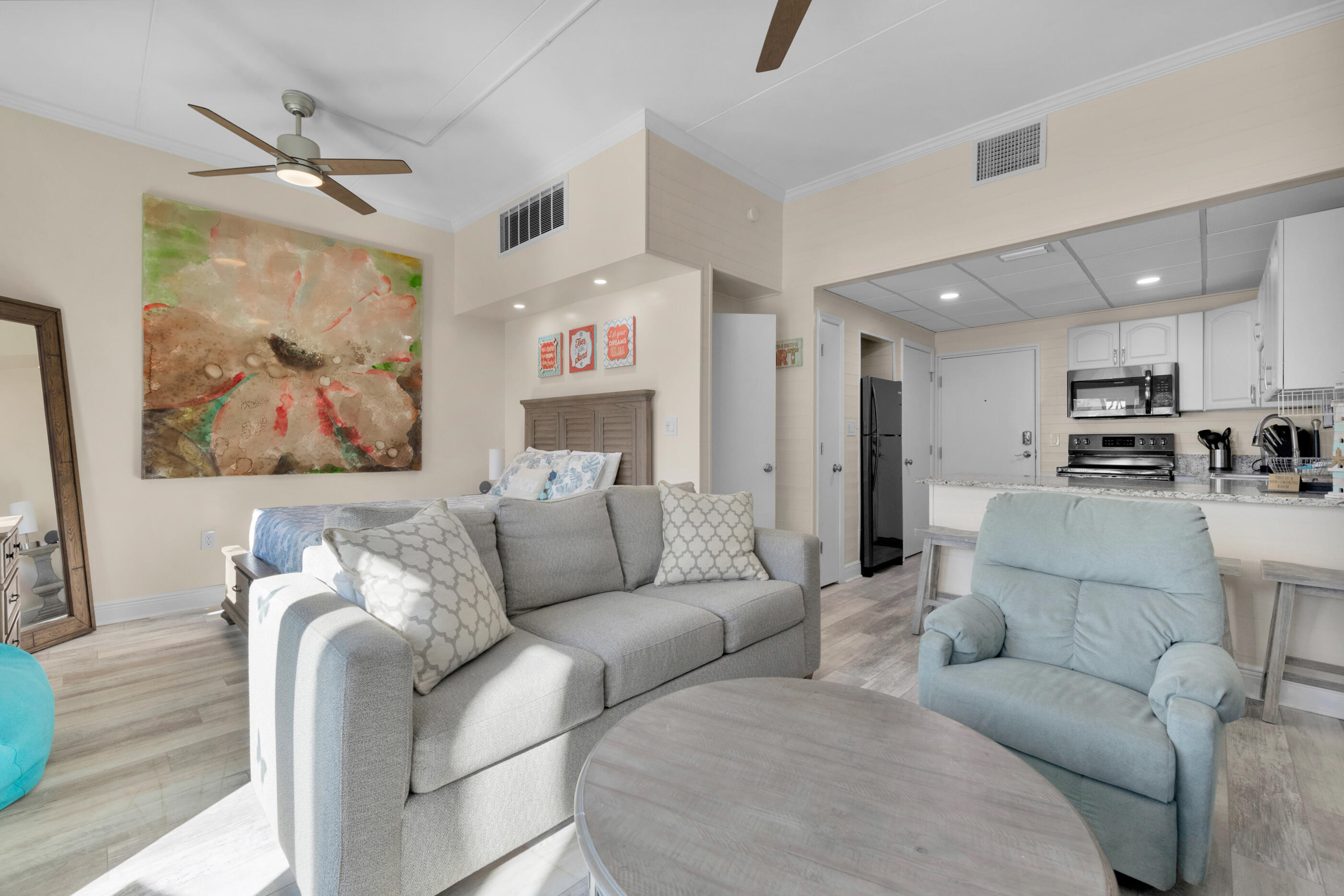 EL MATADOR CONDO - Residential
