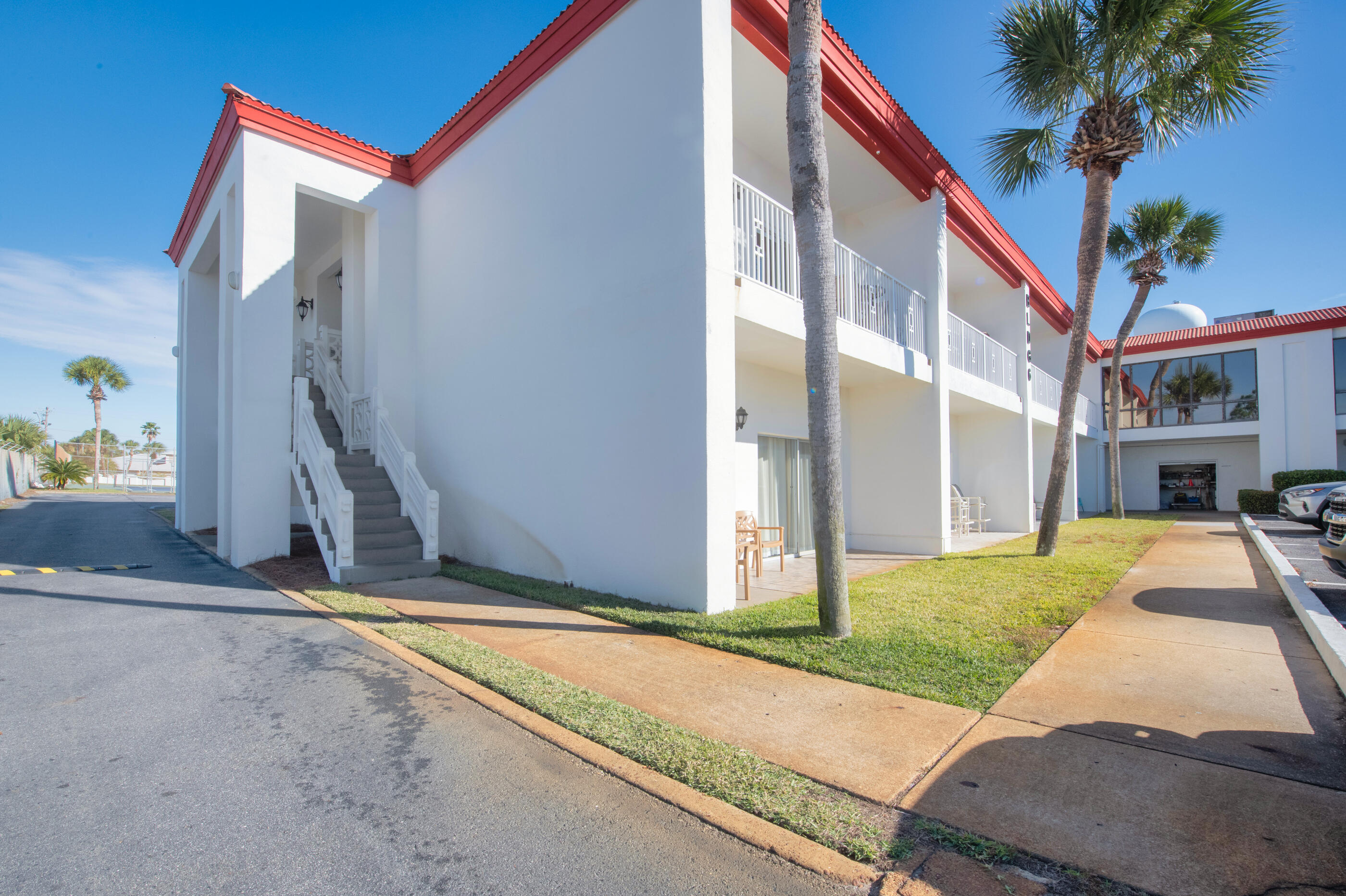 EL MATADOR CONDO - Residential