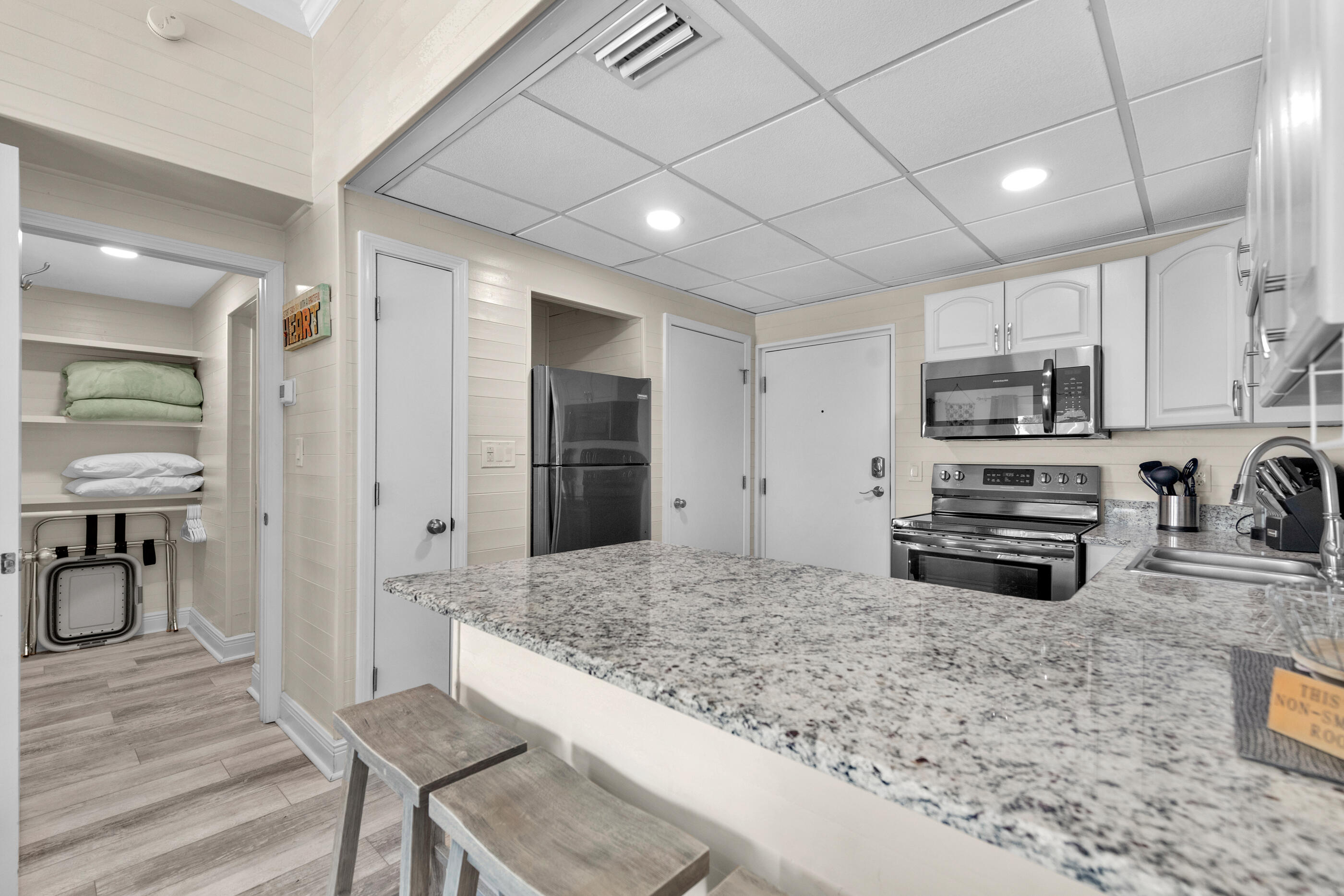 EL MATADOR CONDO - Residential