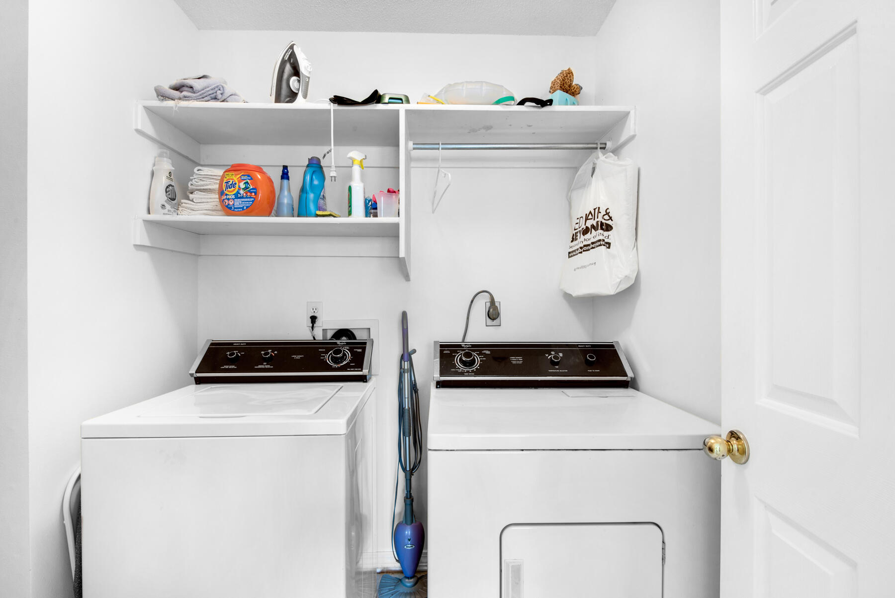 MAGNOLIA SQUARE - Residential