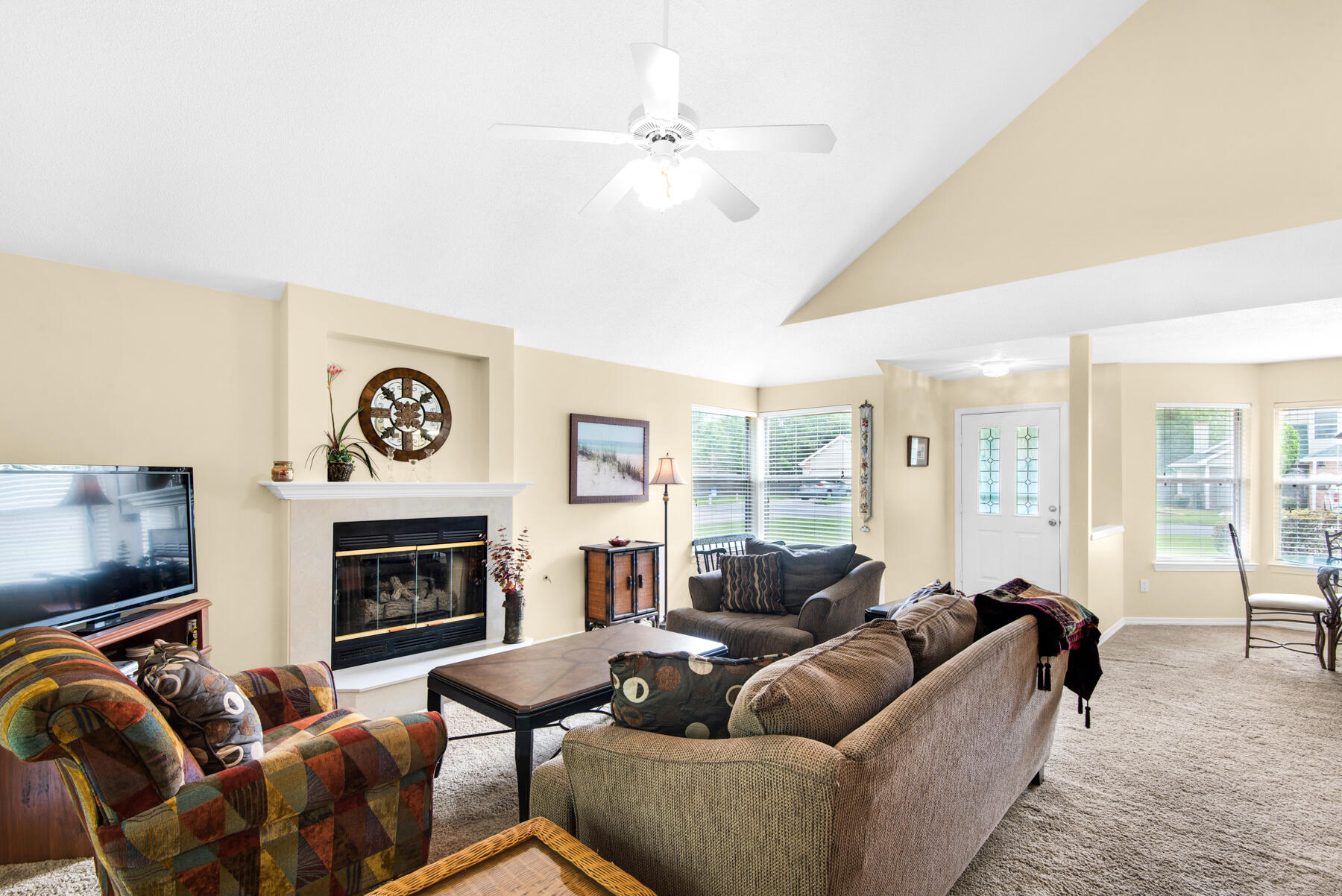 MAGNOLIA SQUARE - Residential