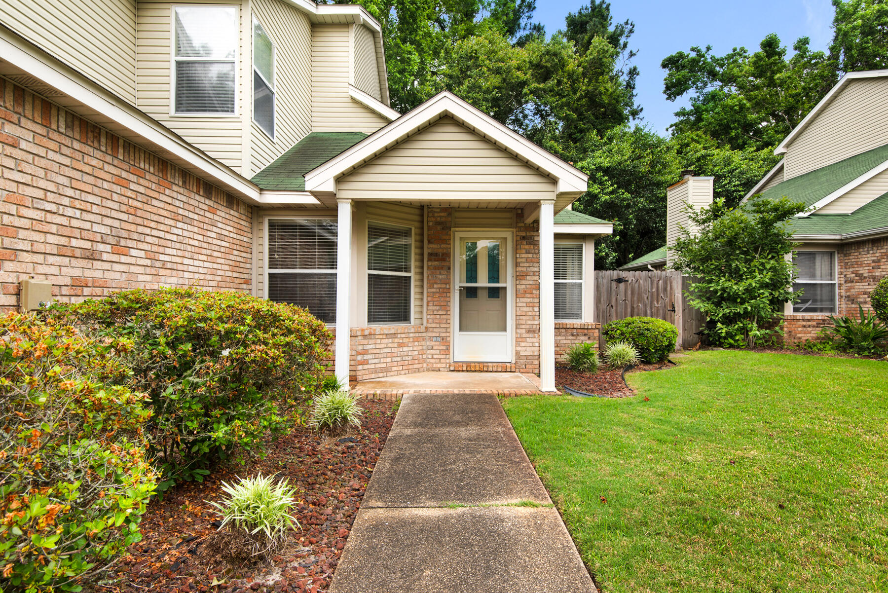 MAGNOLIA SQUARE - Residential