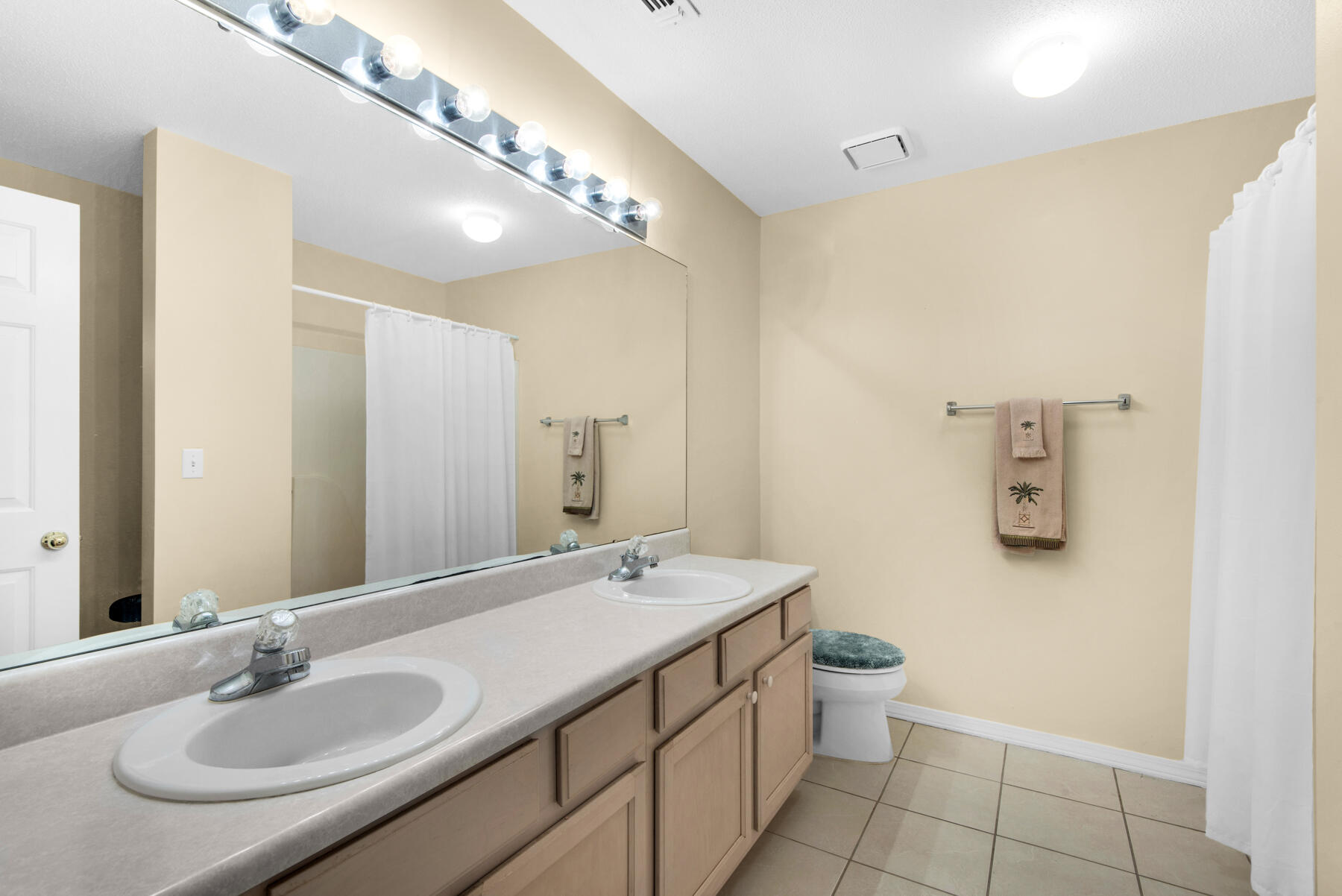 MAGNOLIA SQUARE - Residential